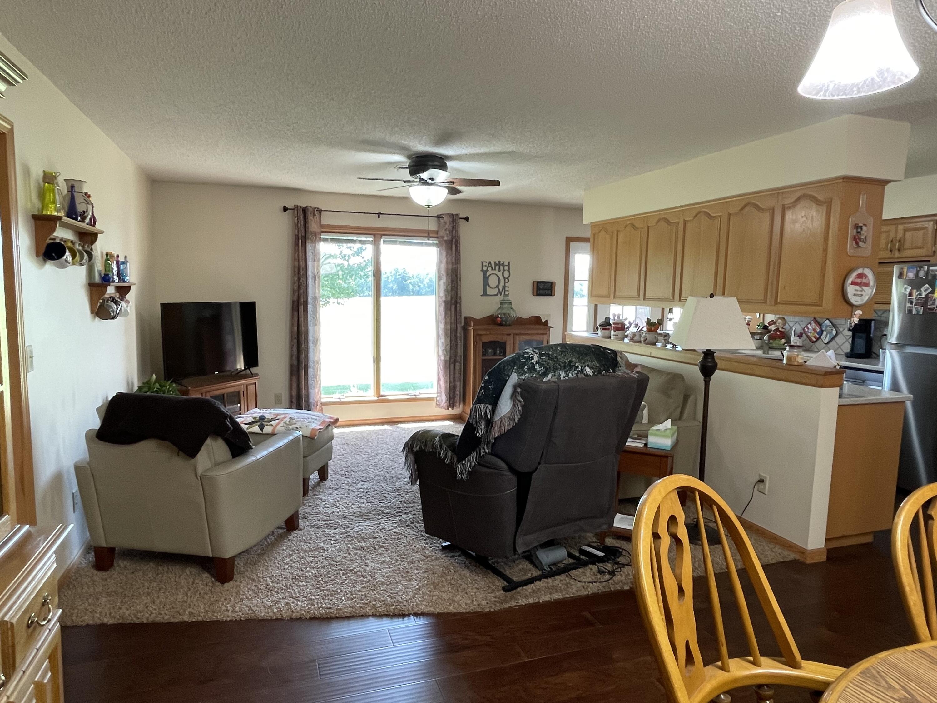 984 E State Highway 176 E