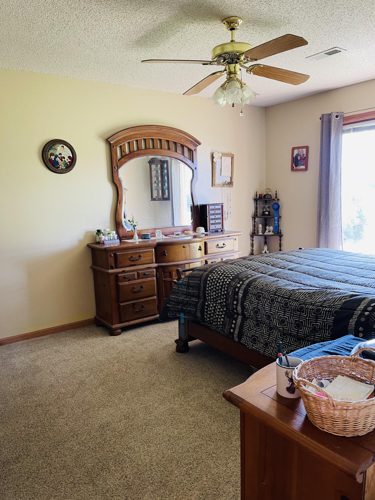 984 E State Highway 176 E