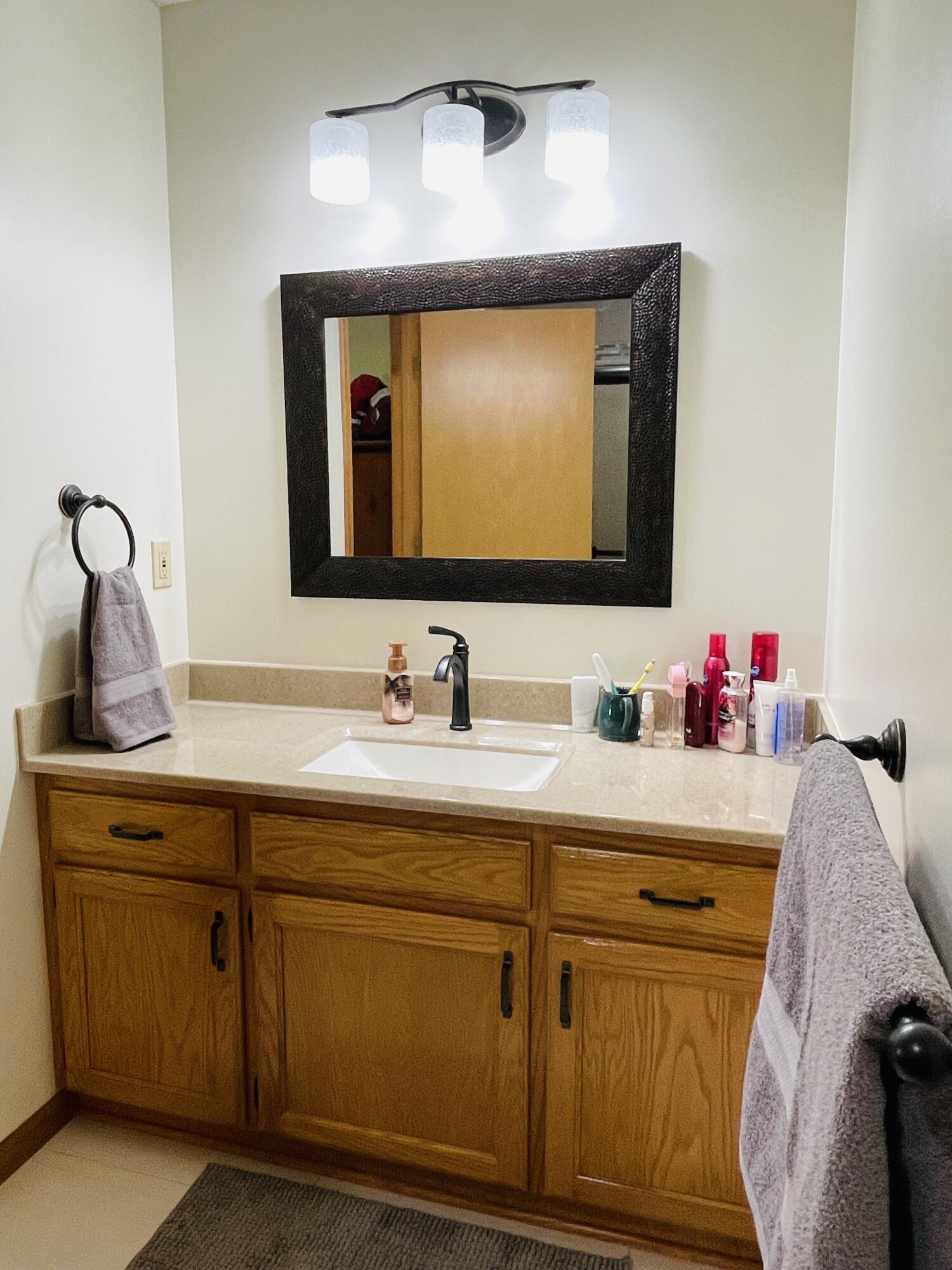 984 E State Highway 176 E