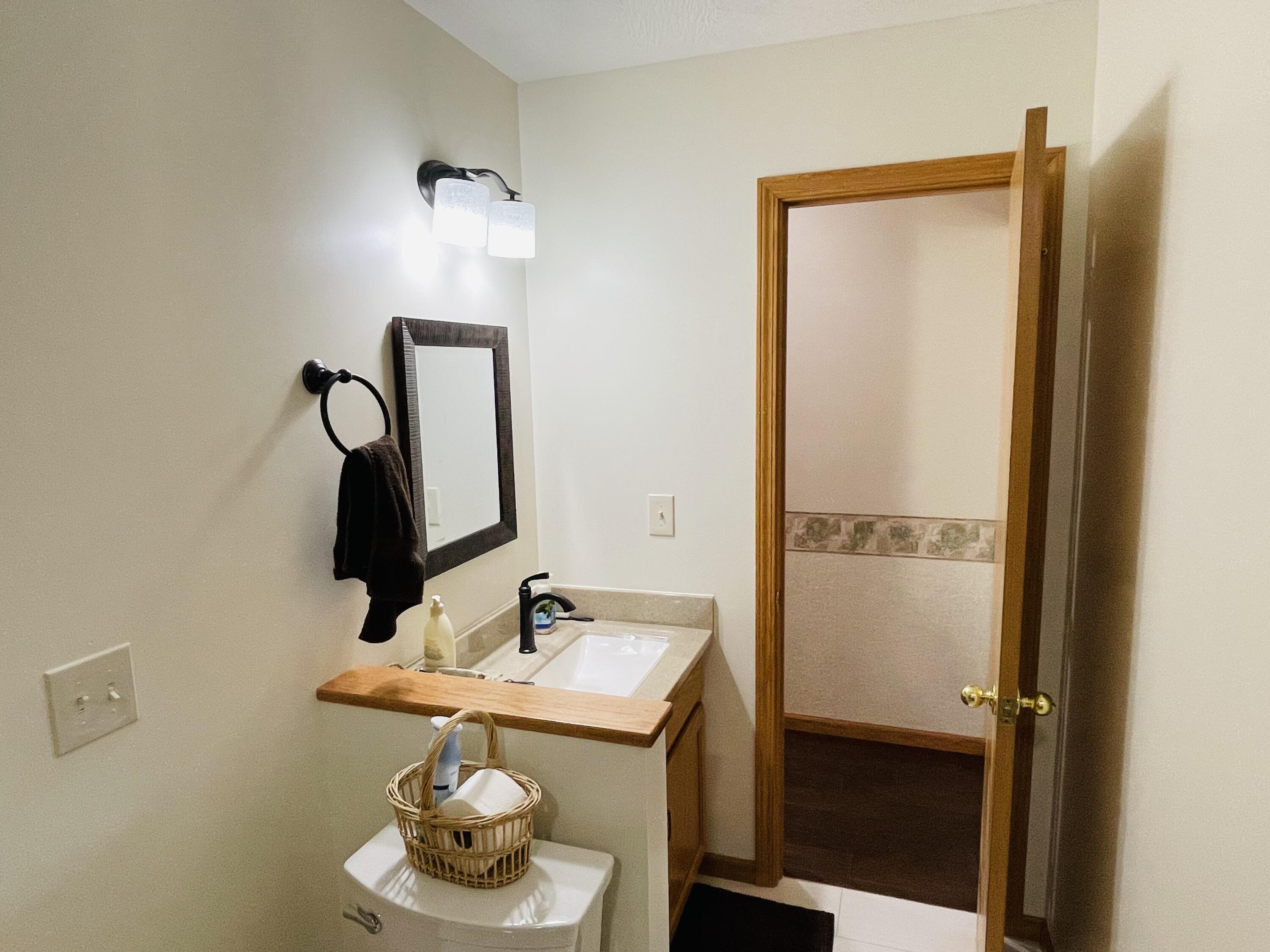 984 E State Highway 176 E