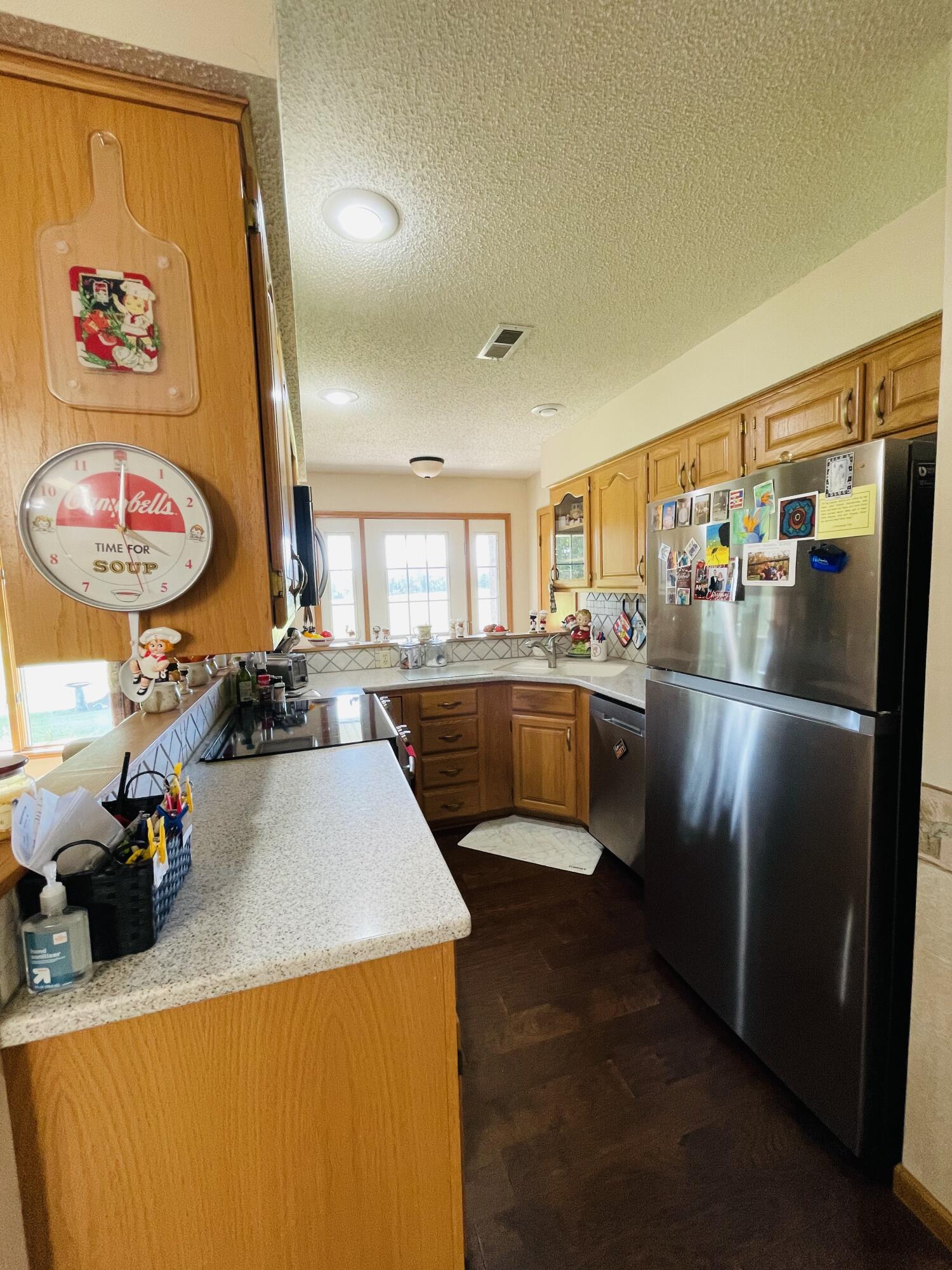 984 E State Highway 176 E