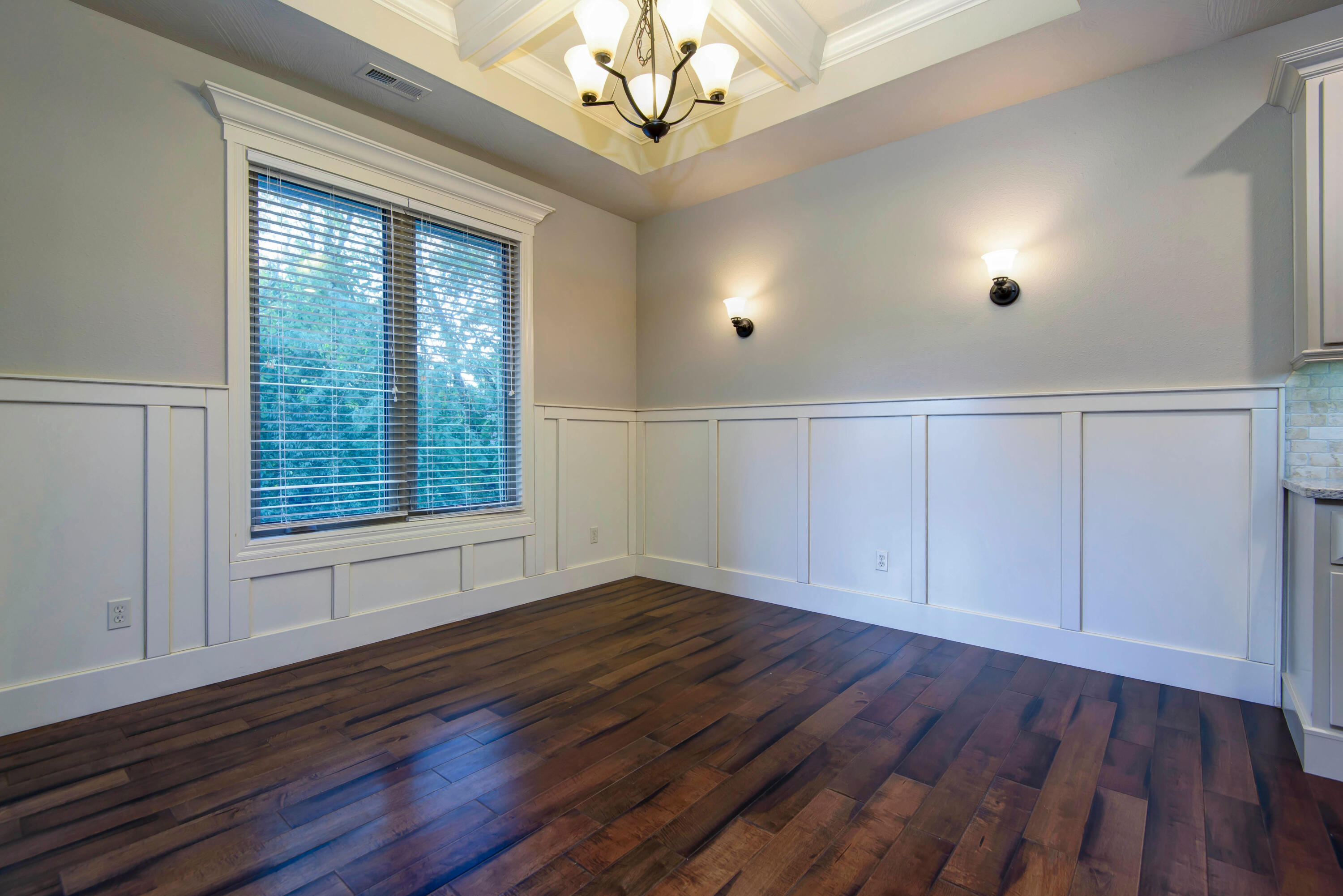 3249 S Victoria Avenue