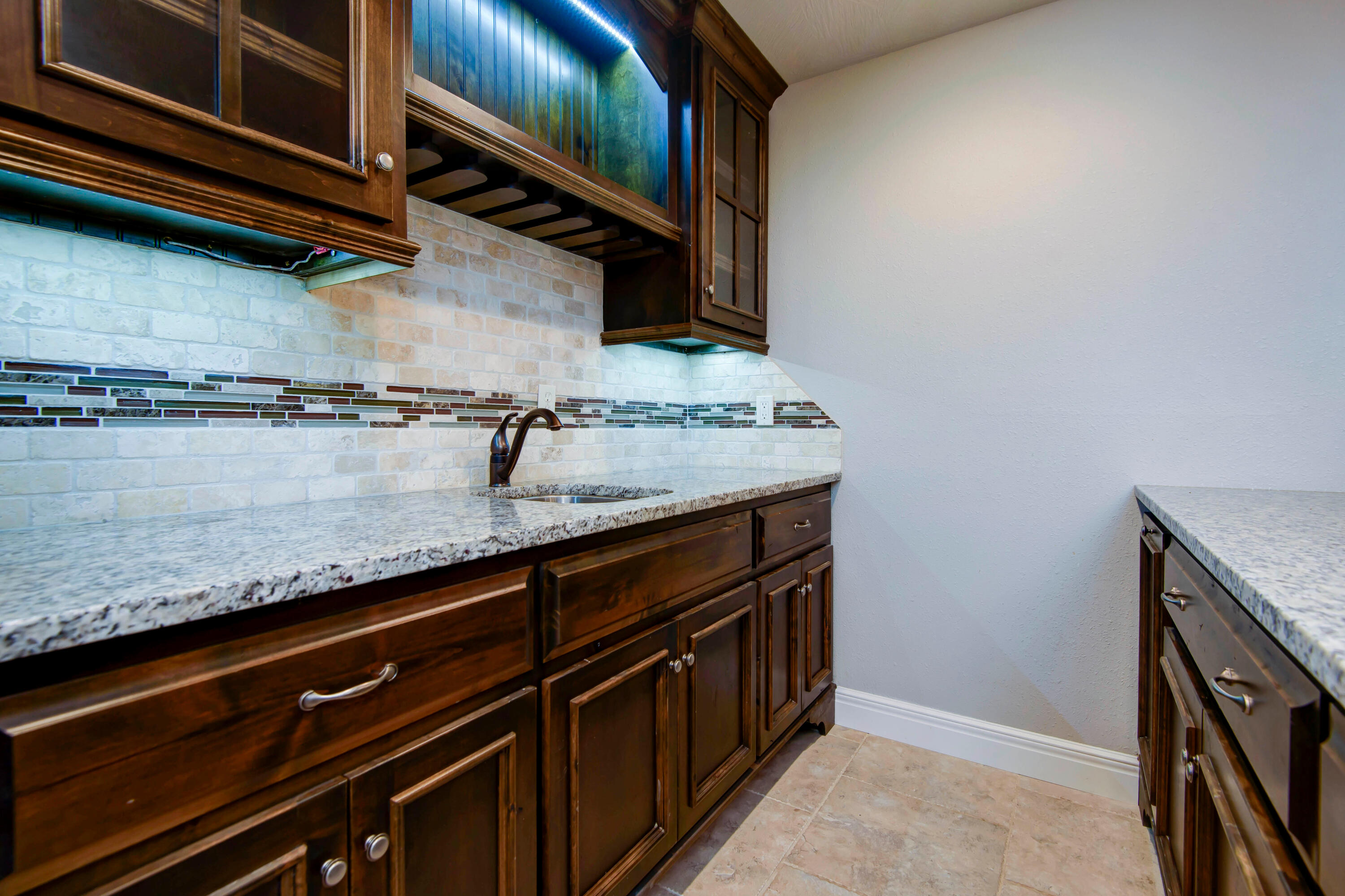 3249 S Victoria Avenue