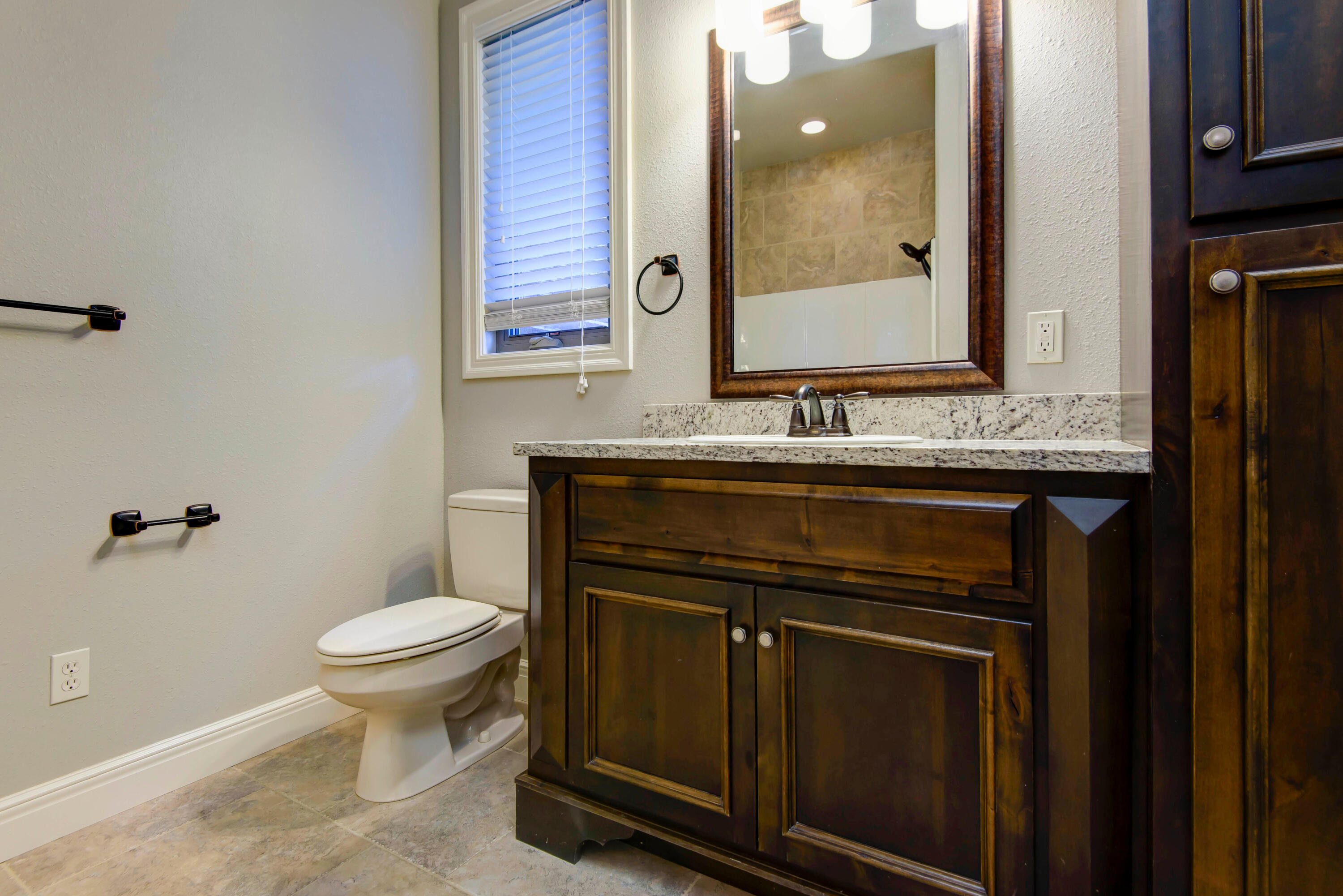 3249 S Victoria Avenue