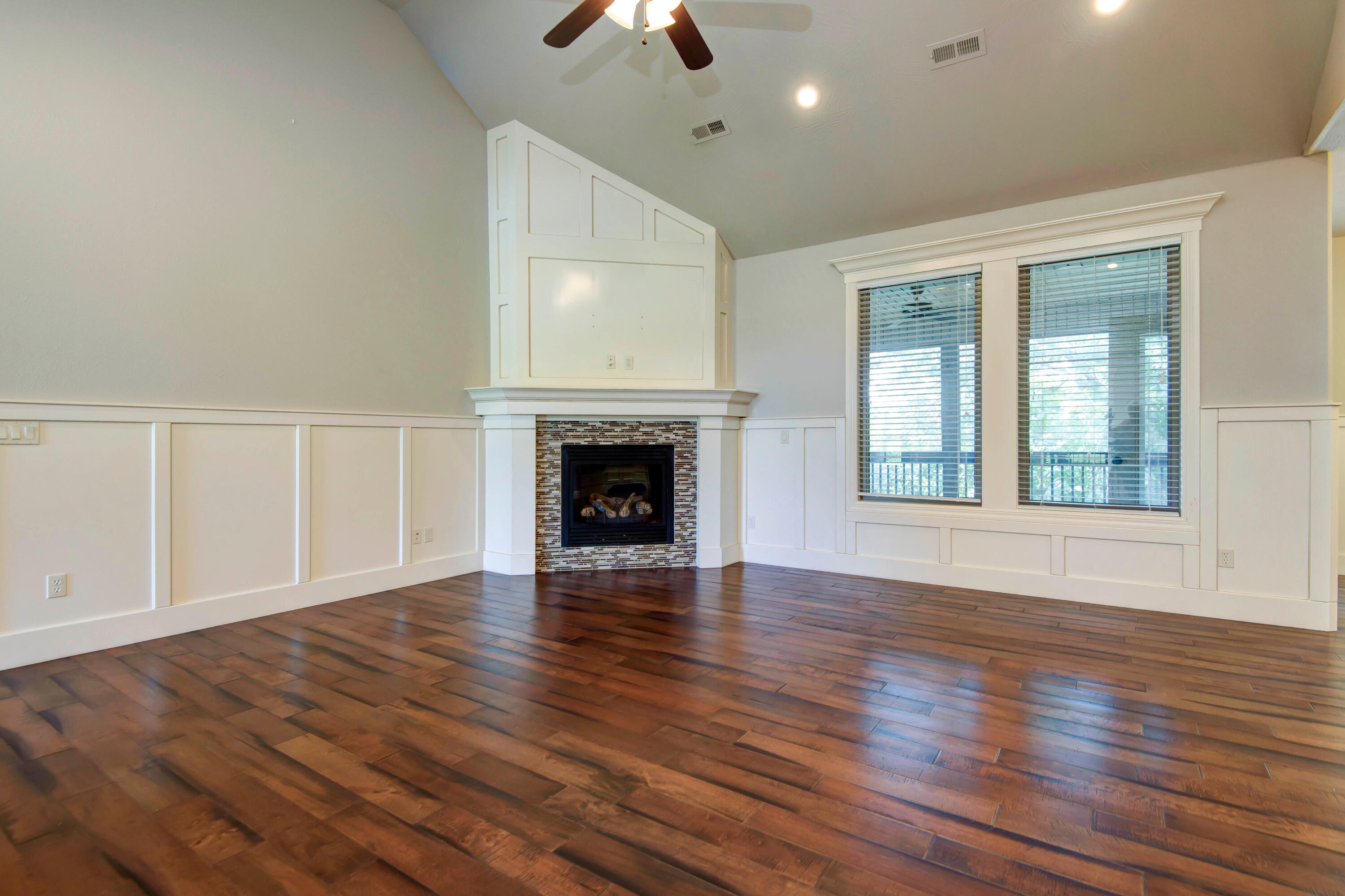 3249 S Victoria Avenue