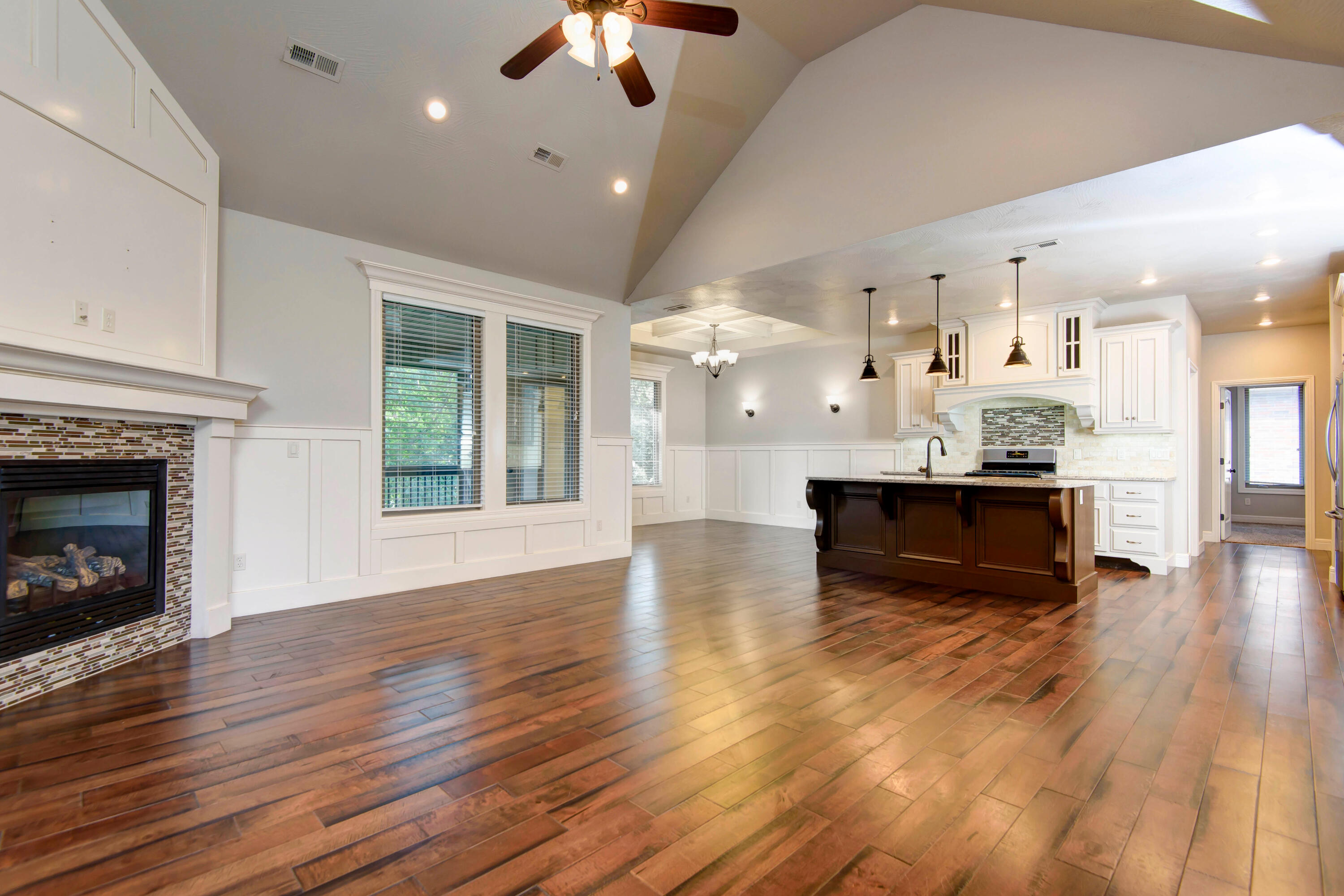 3249 S Victoria Avenue