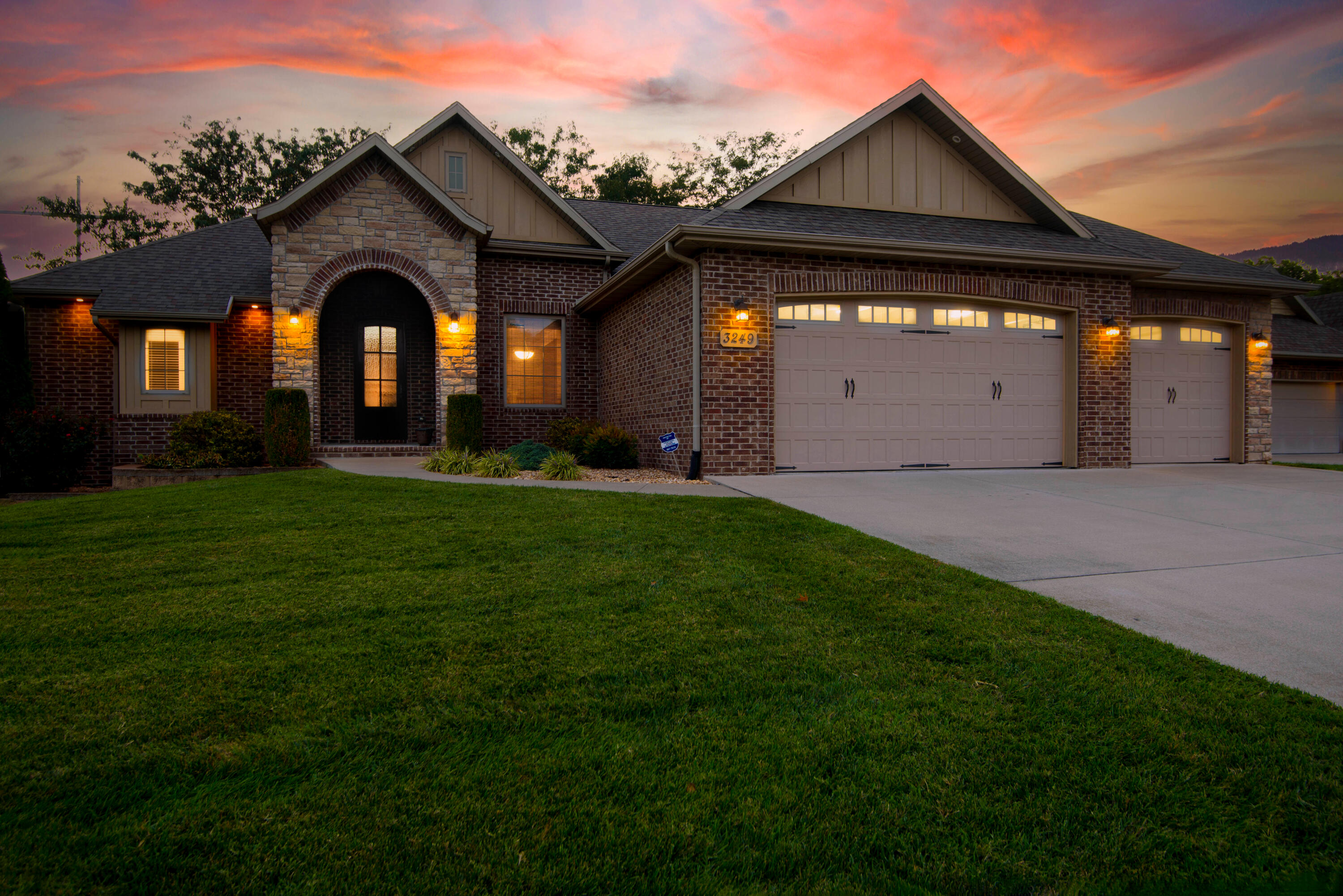 3249 S Victoria Avenue