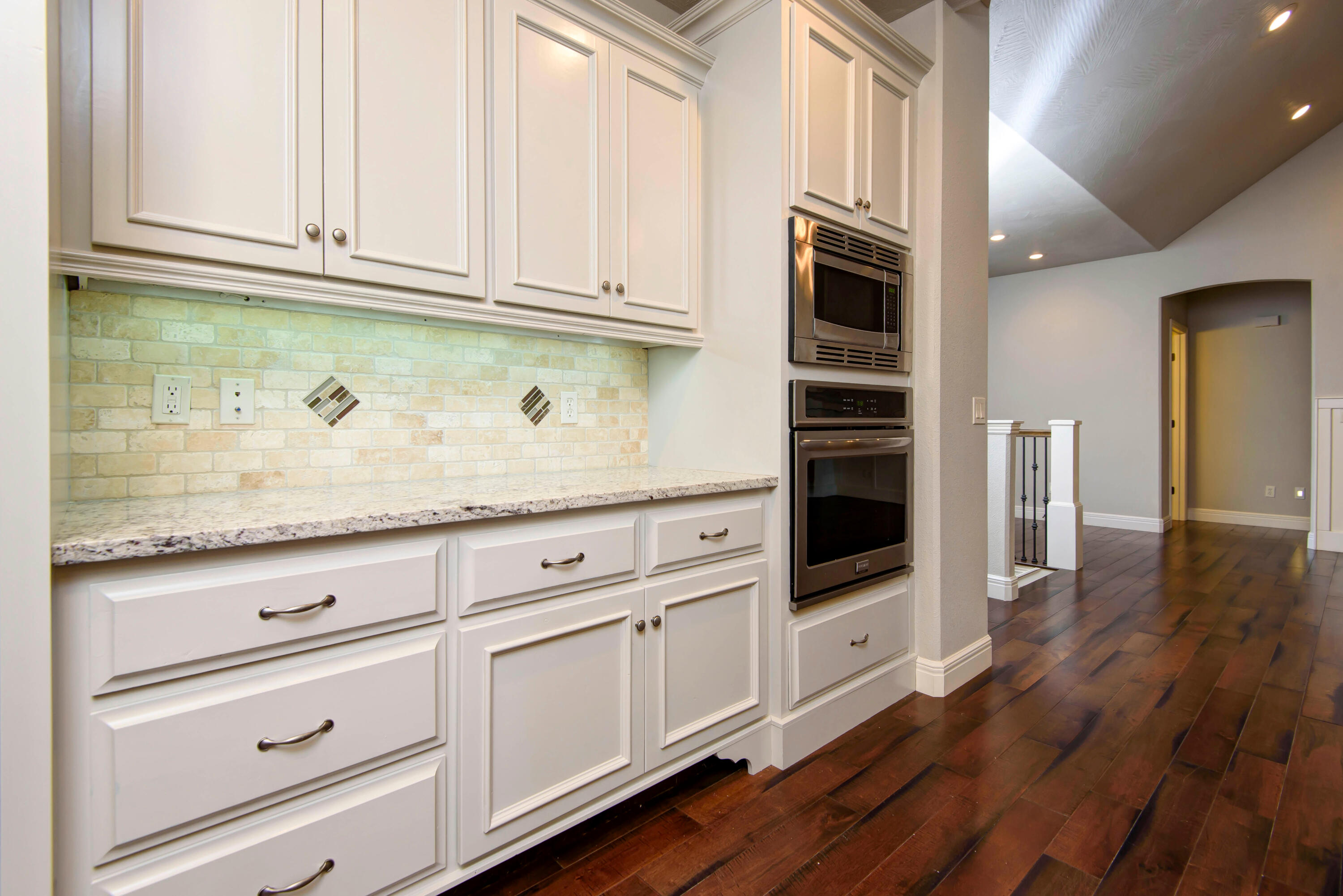 3249 S Victoria Avenue