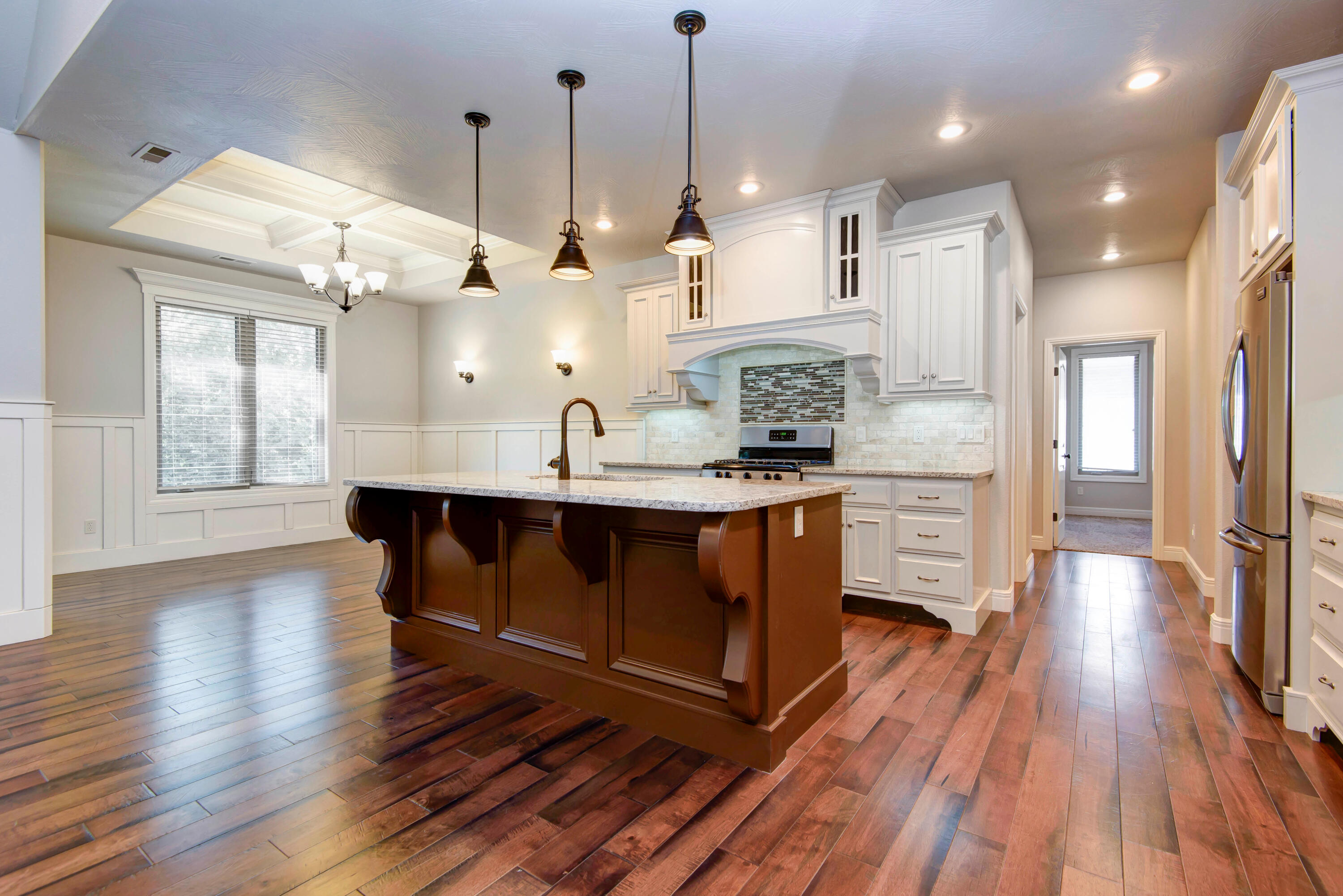 3249 S Victoria Avenue