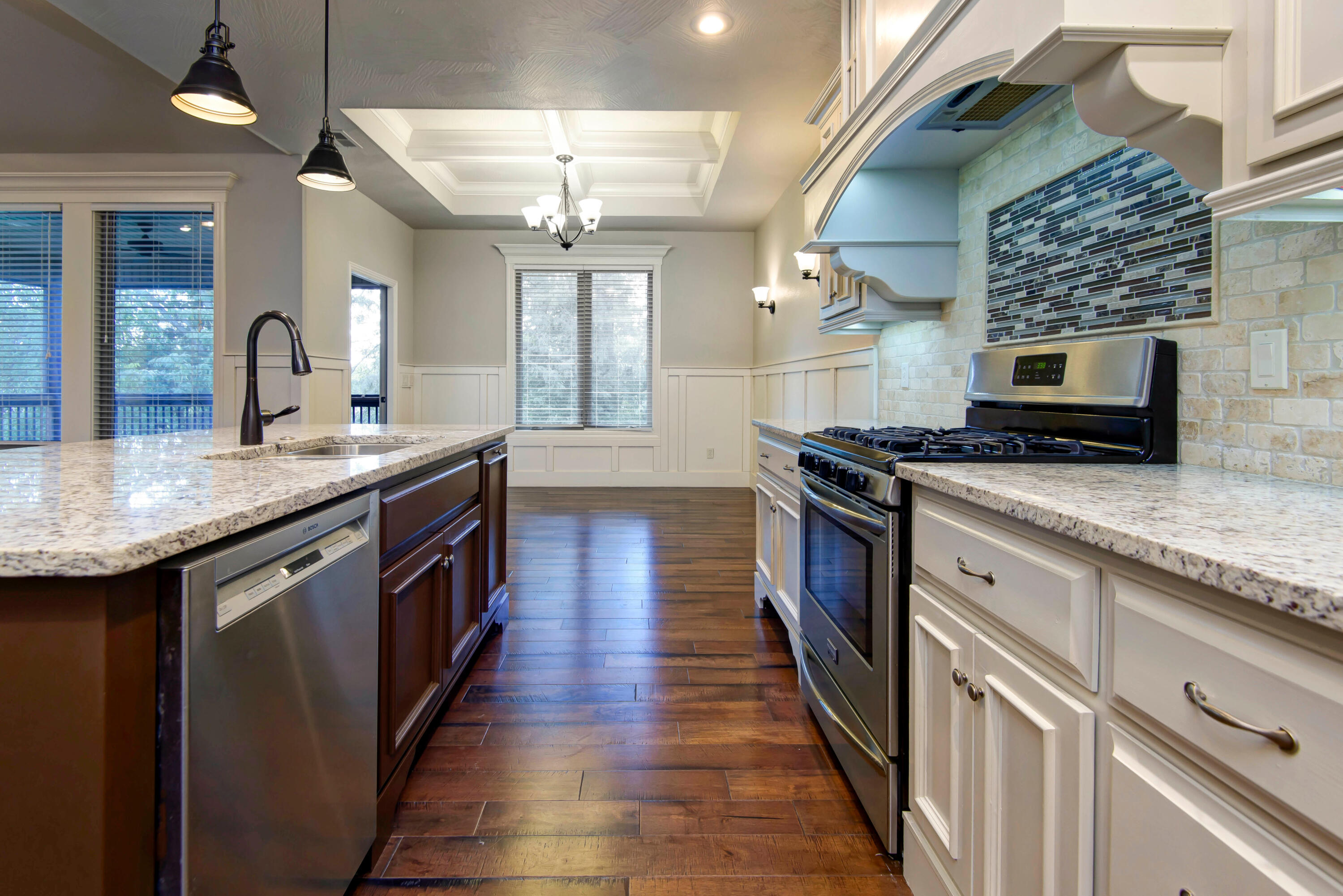 3249 S Victoria Avenue