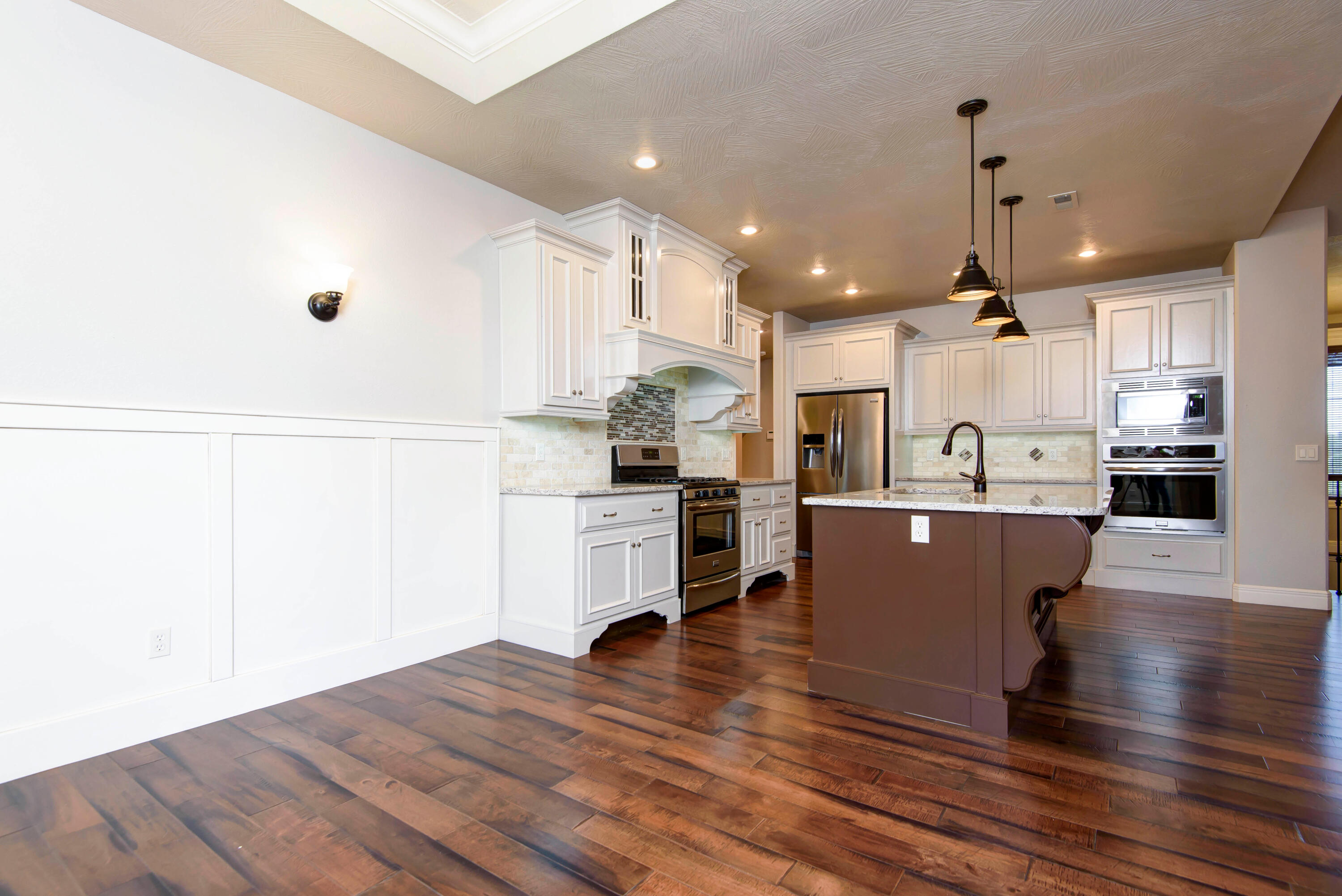 3249 S Victoria Avenue