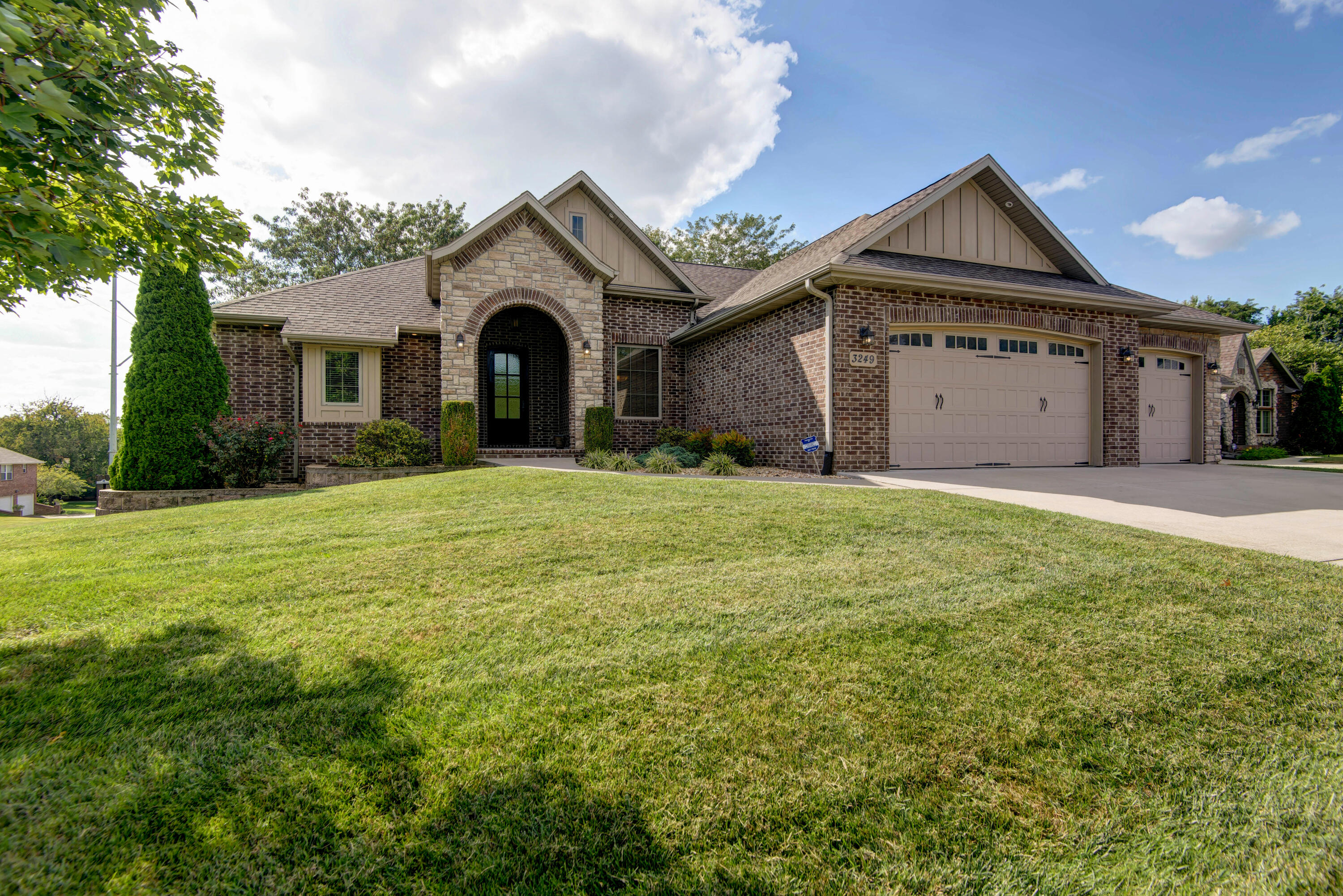 3249 S Victoria Avenue