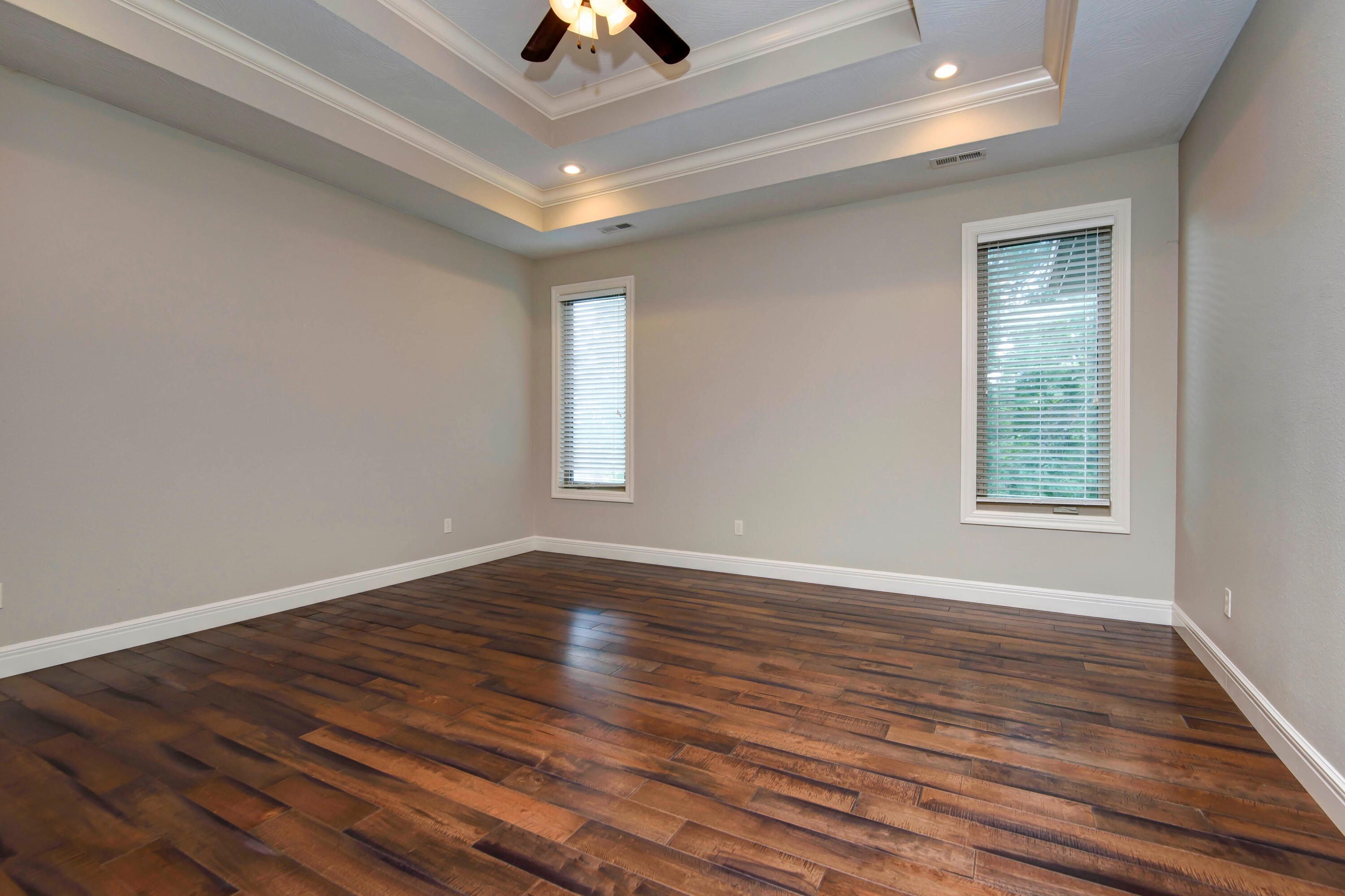 3249 S Victoria Avenue