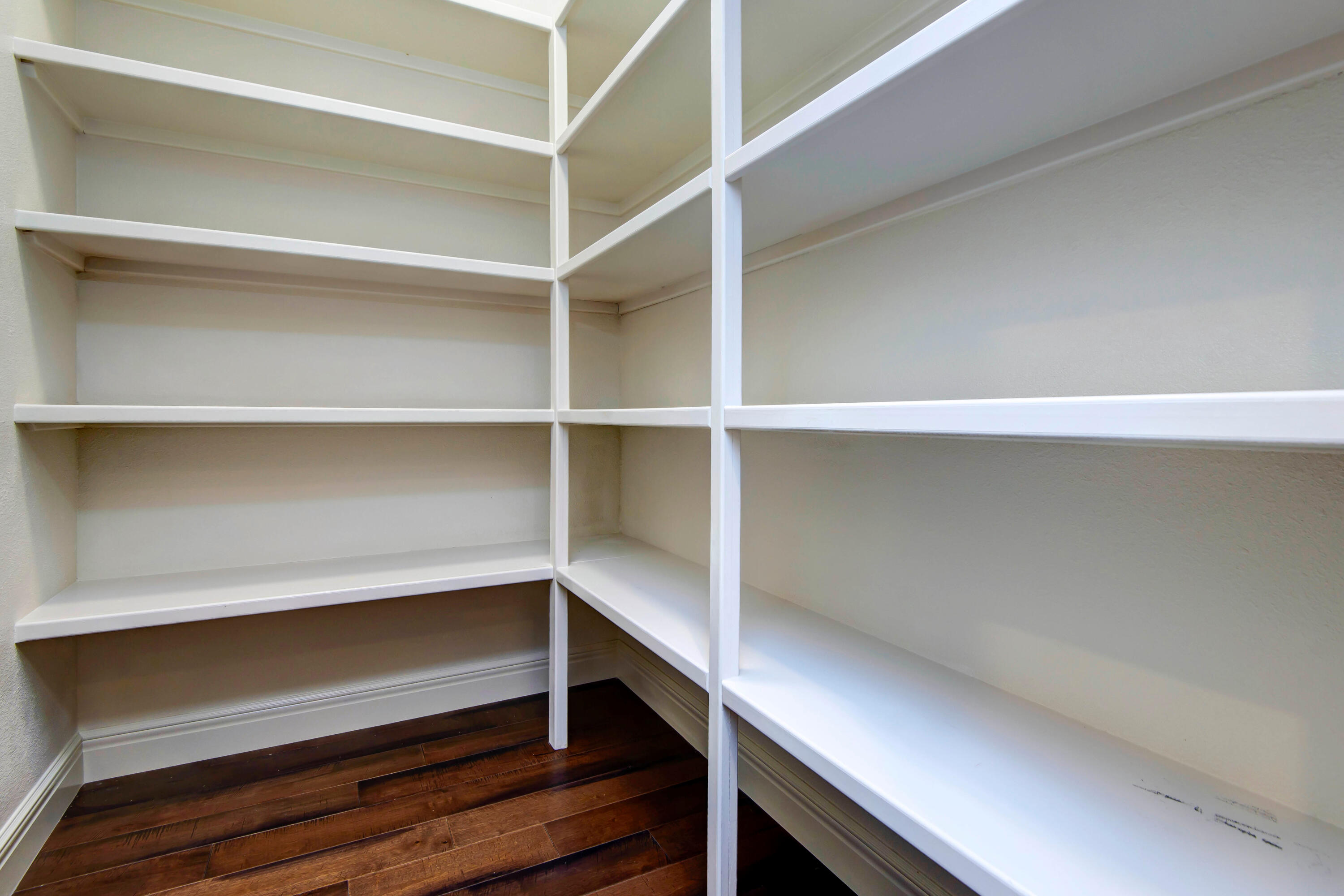 3249 S Victoria Avenue