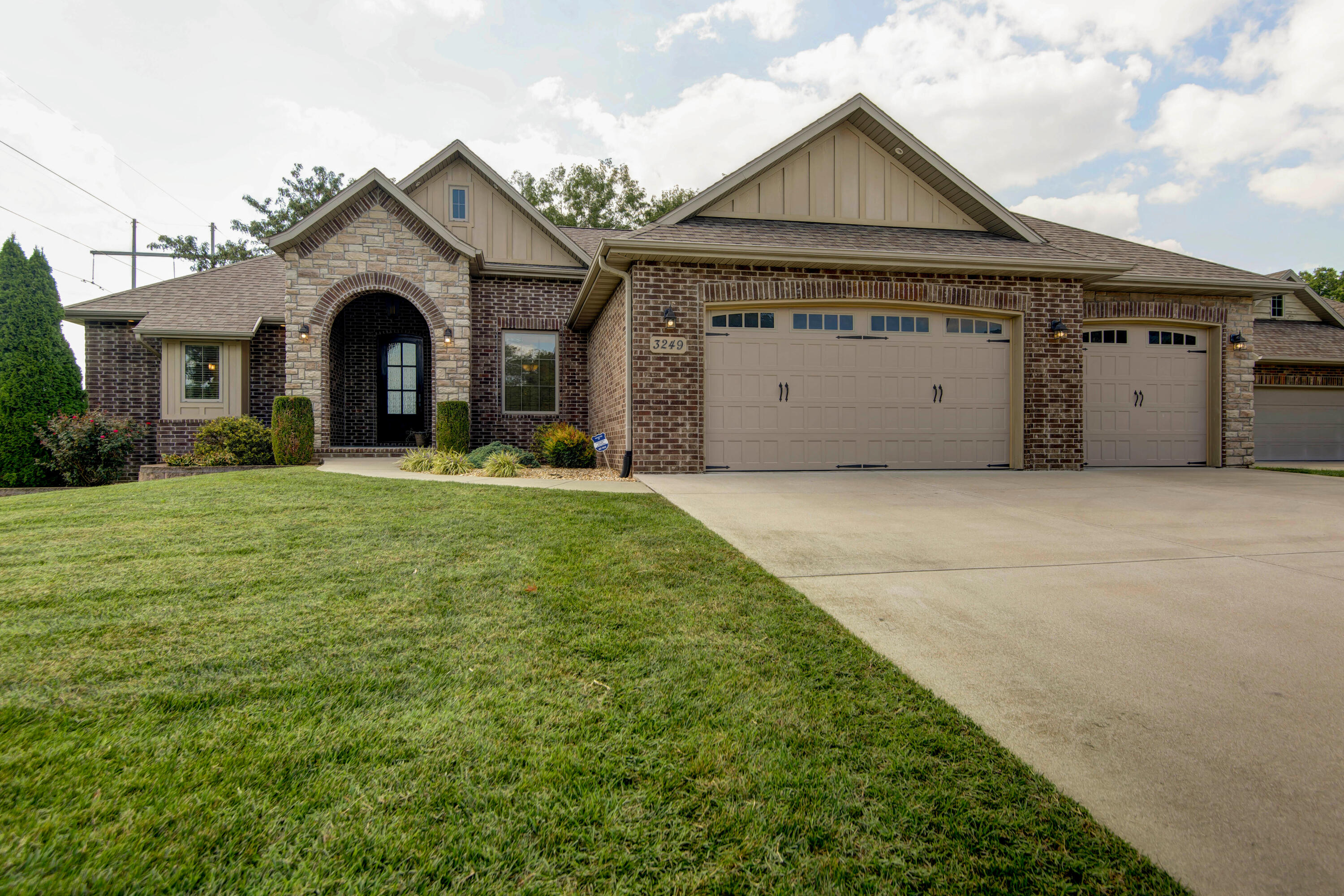 3249 S Victoria Avenue