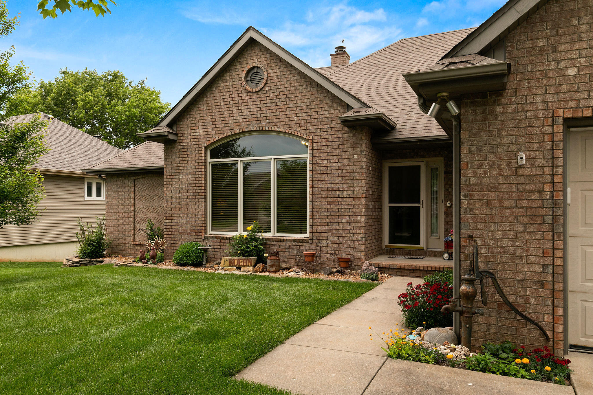 2257 E Powell Street