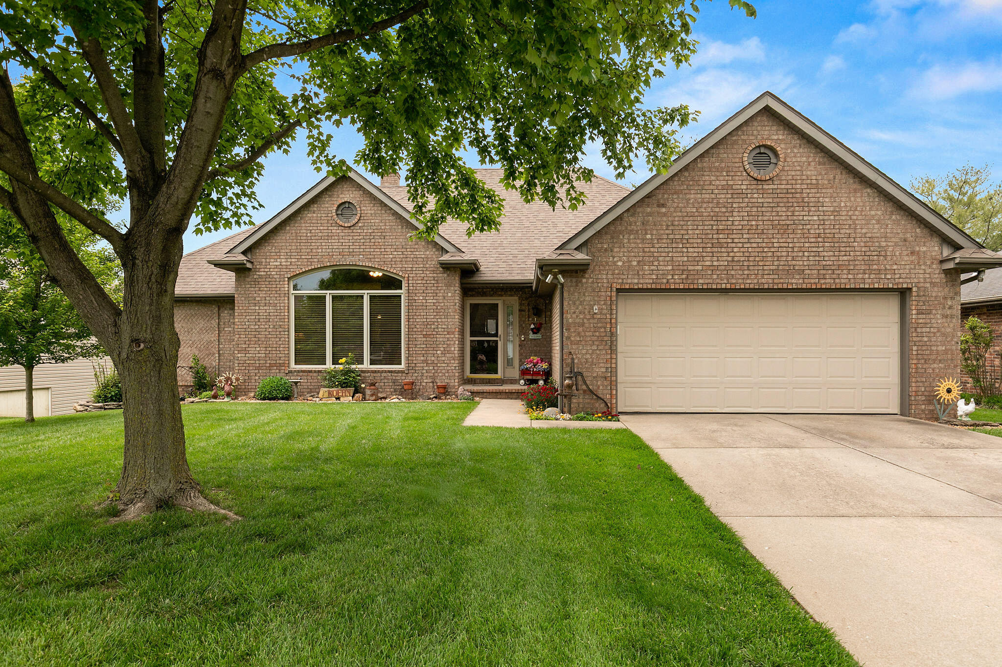 2257 E Powell Street