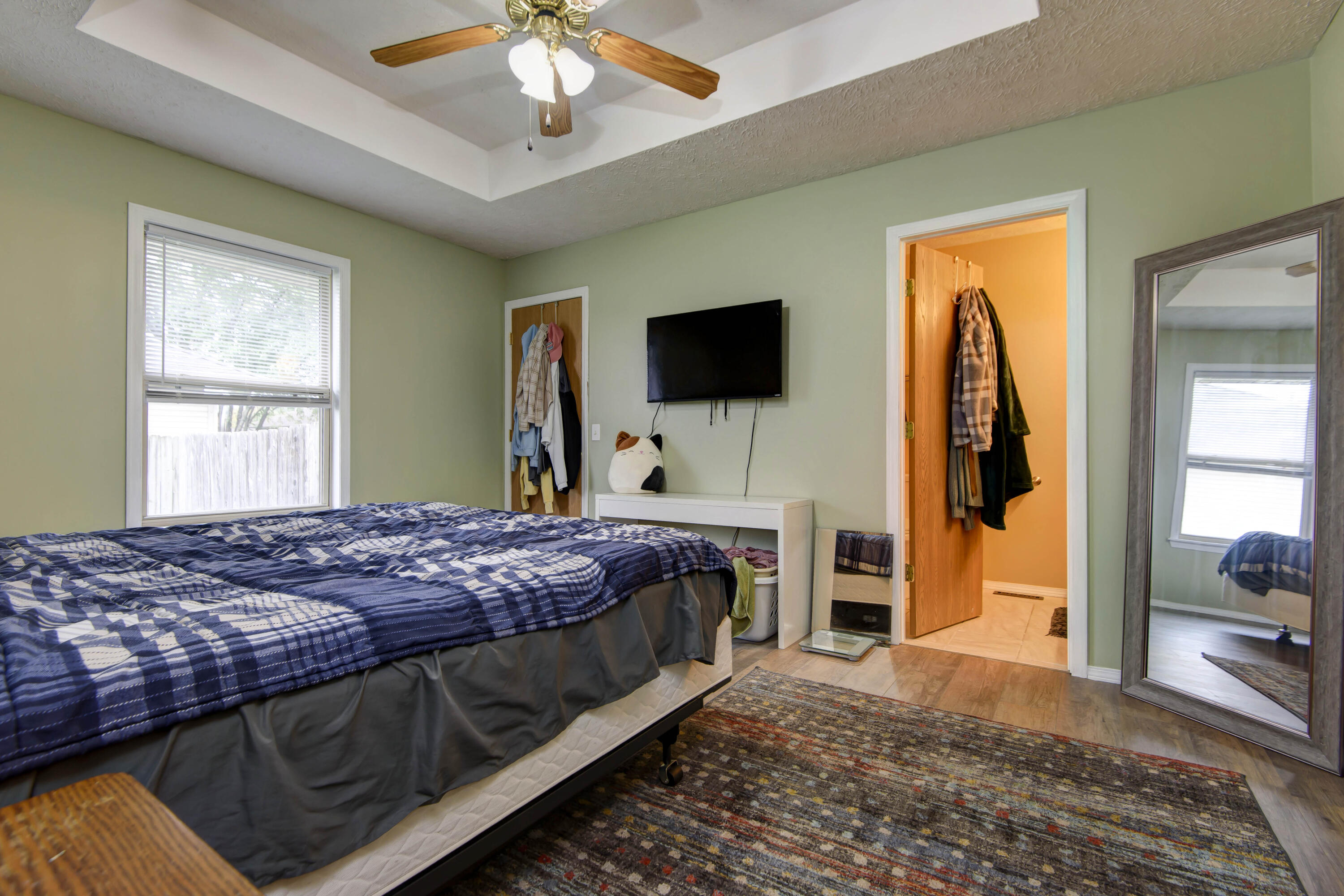 1121 N Hutchinson Avenue