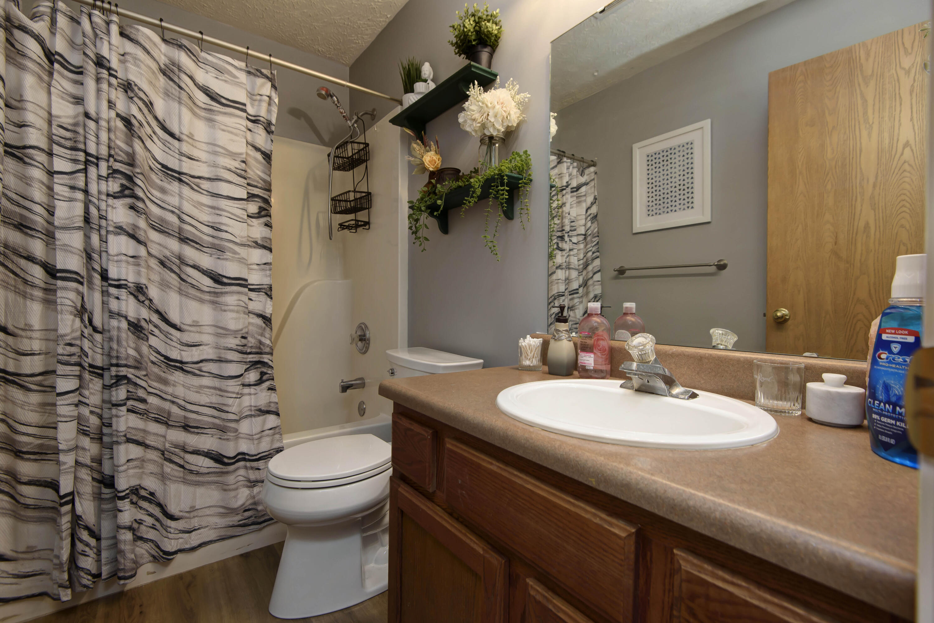 1121 N Hutchinson Avenue