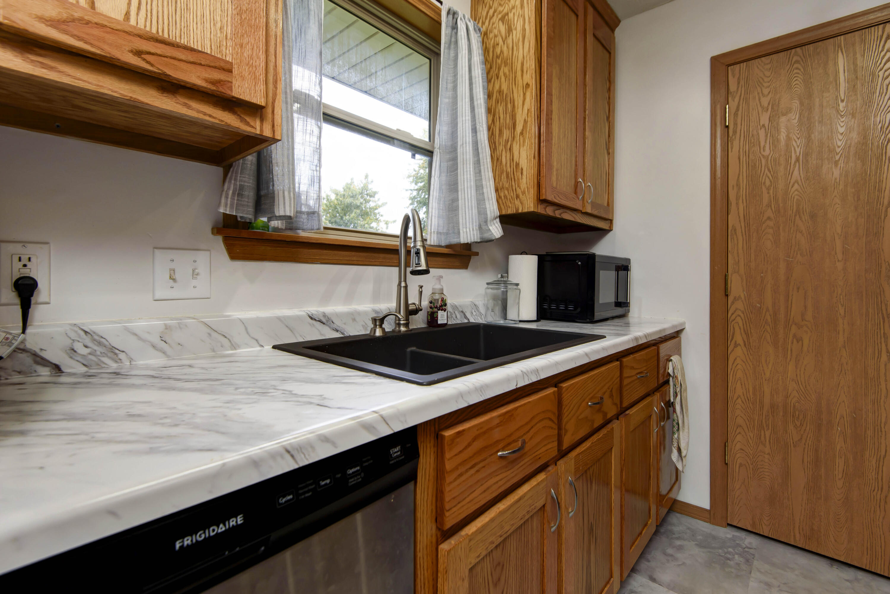 1121 N Hutchinson Avenue