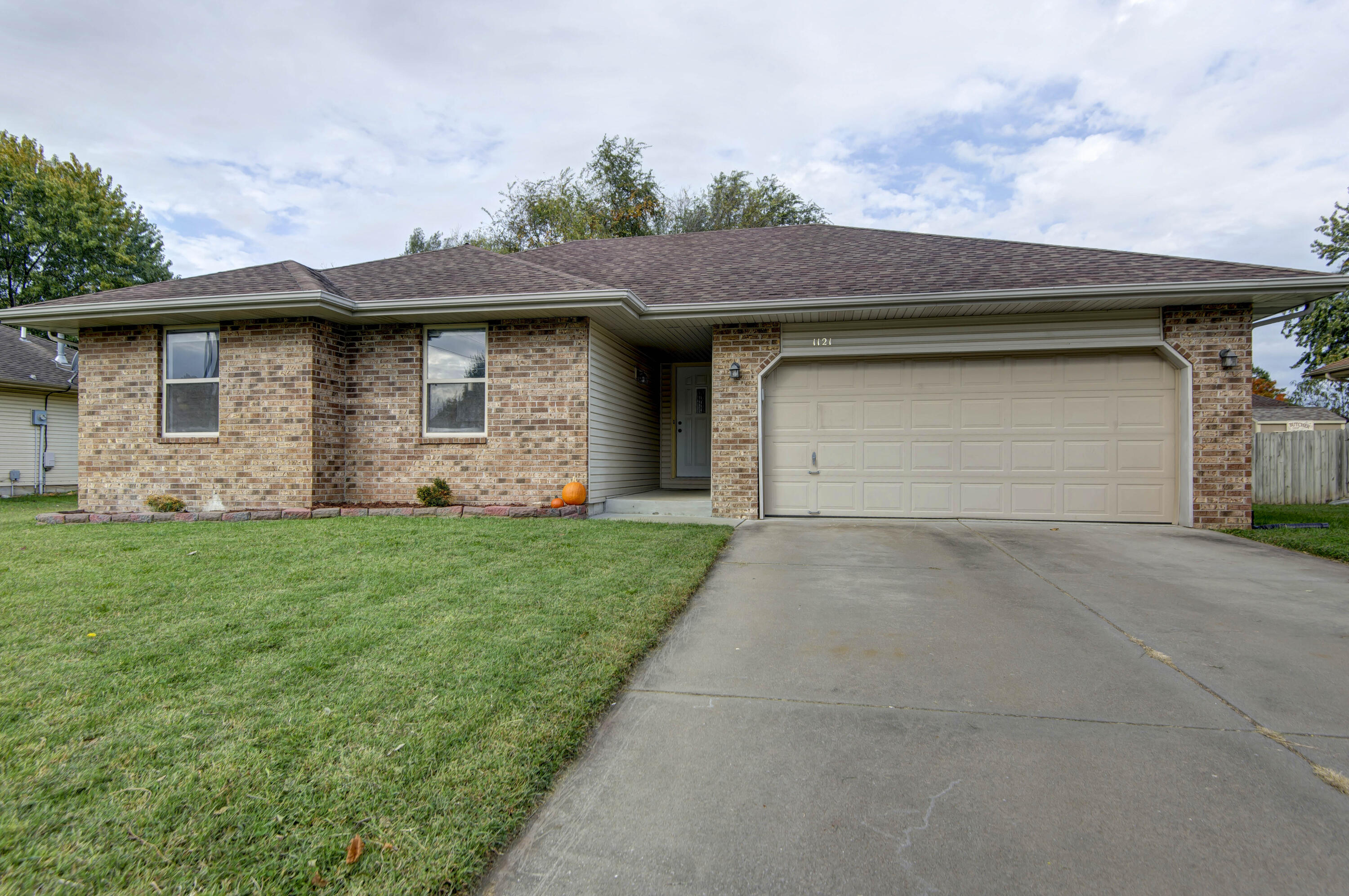 1121 N Hutchinson Avenue