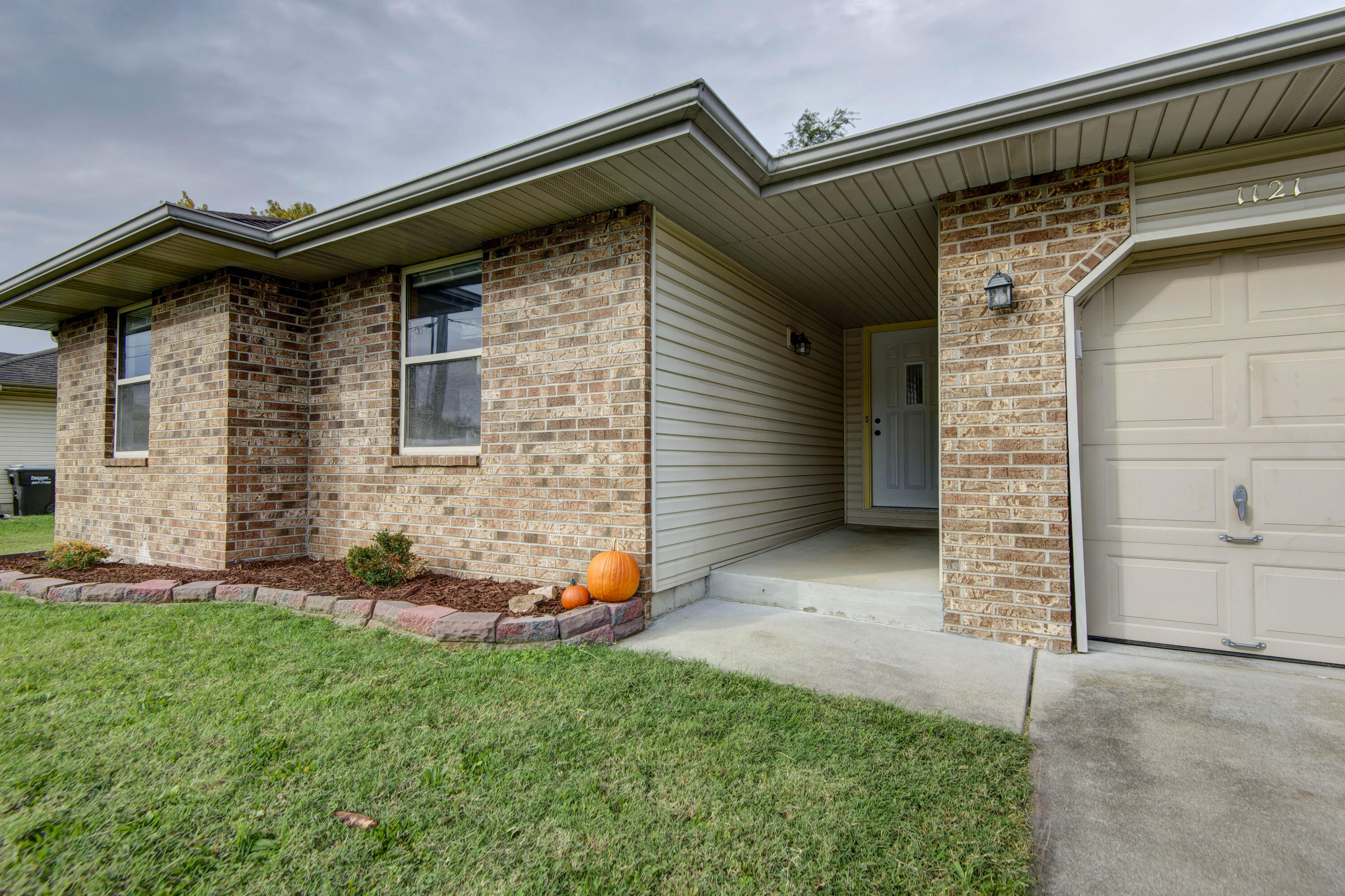 1121 N Hutchinson Avenue