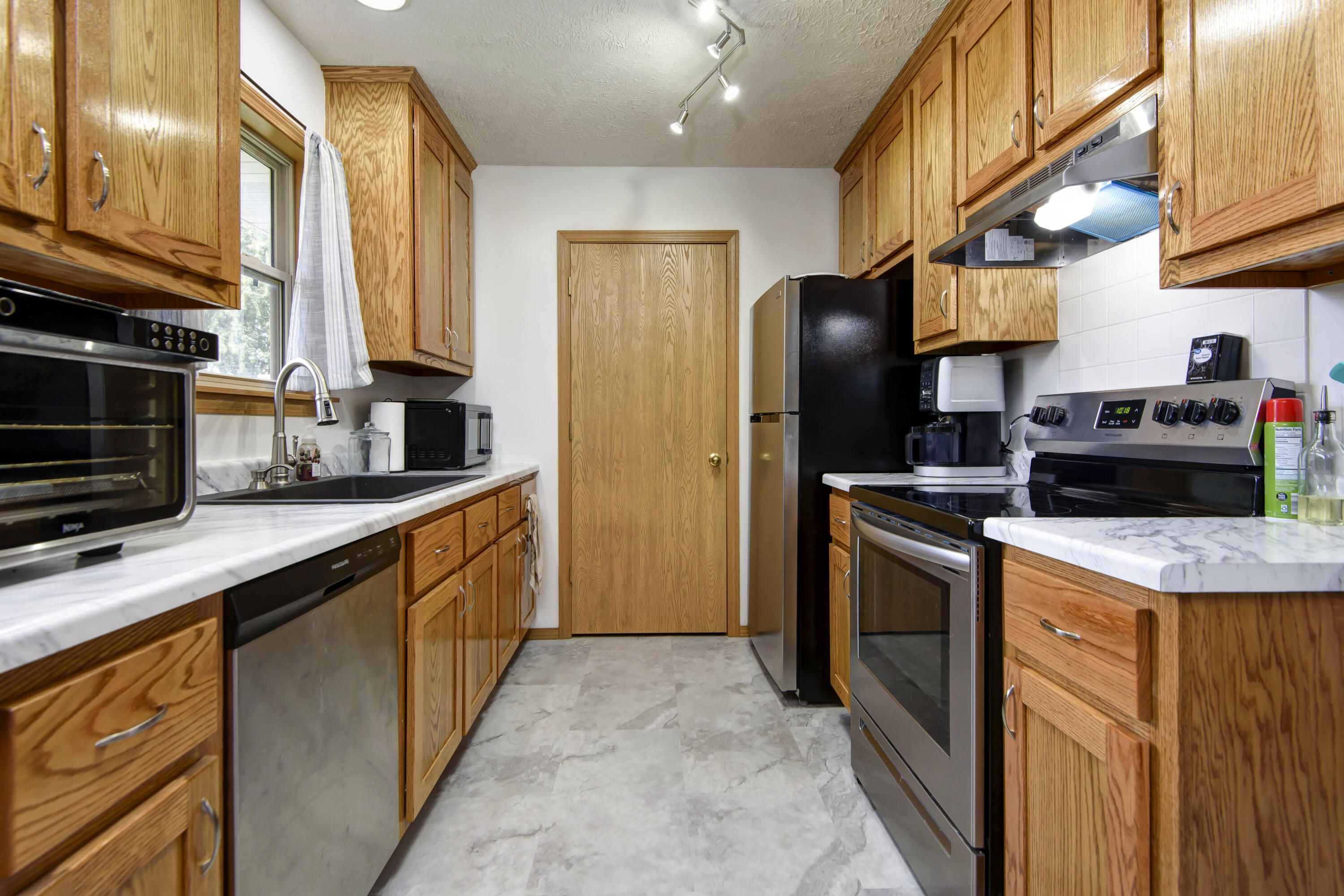 1121 N Hutchinson Avenue