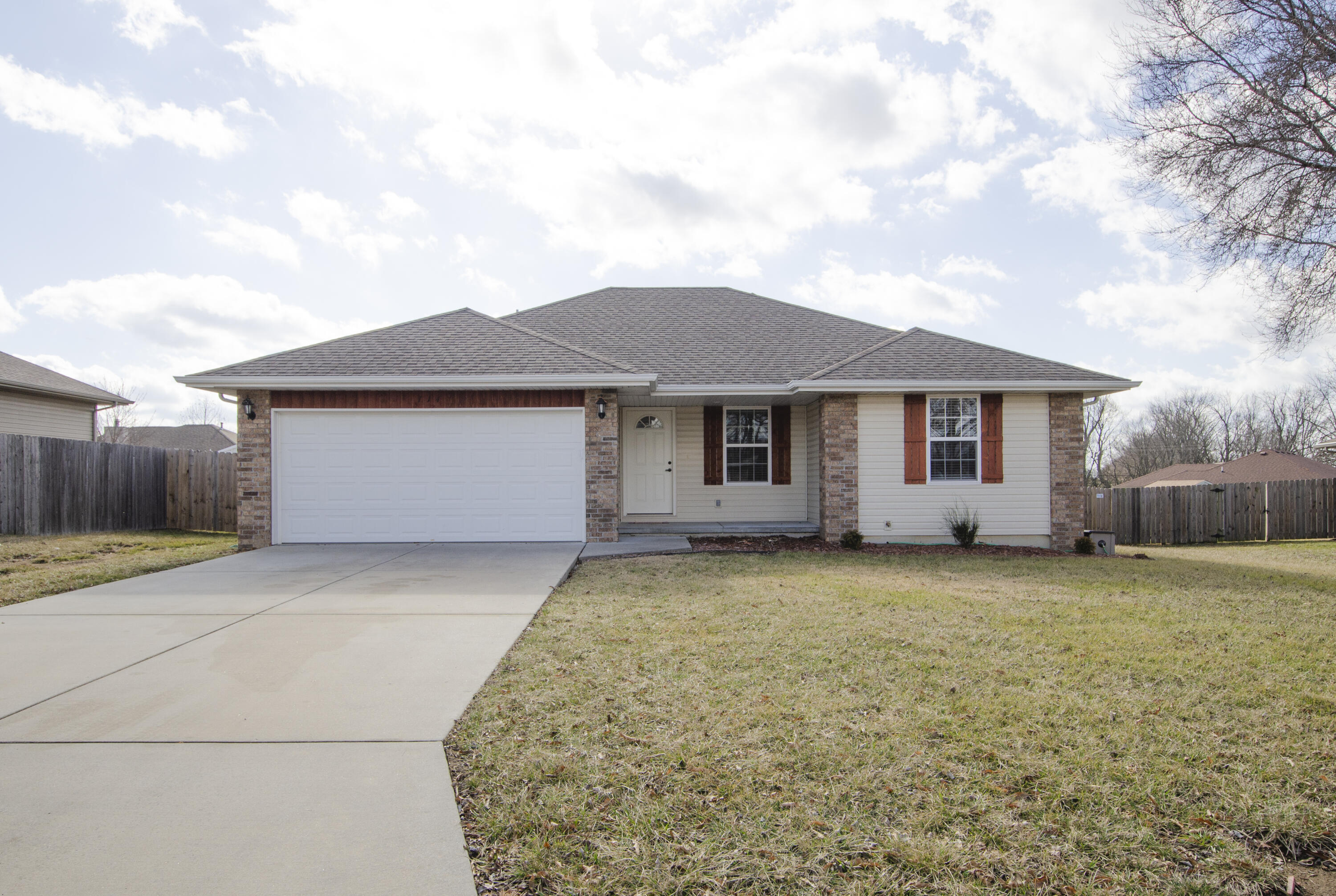 714 W Christopher Lane