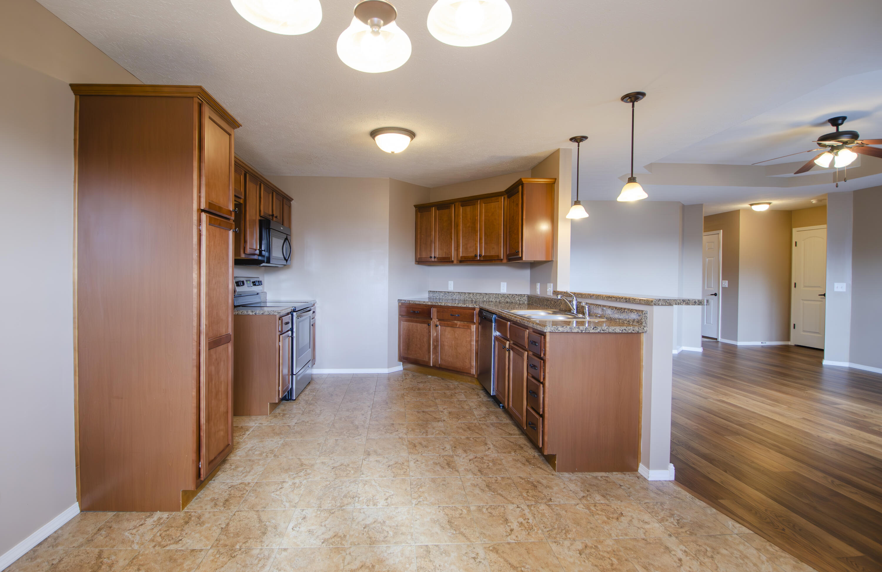 714 W Christopher Lane