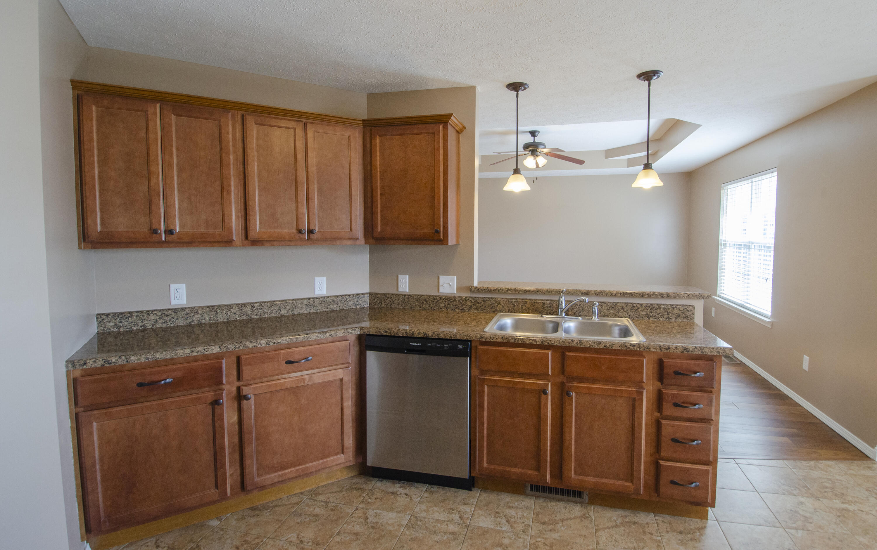 714 W Christopher Lane