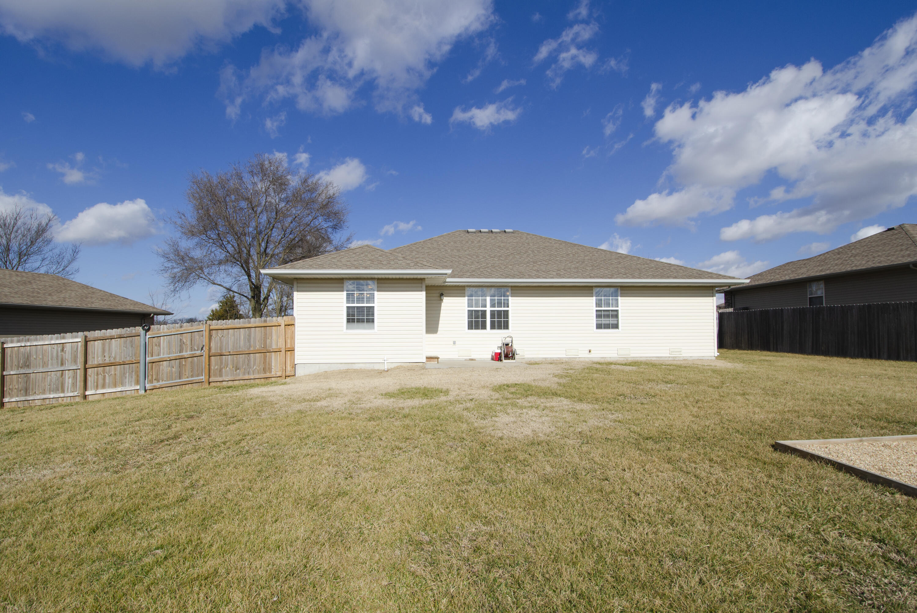 714 W Christopher Lane