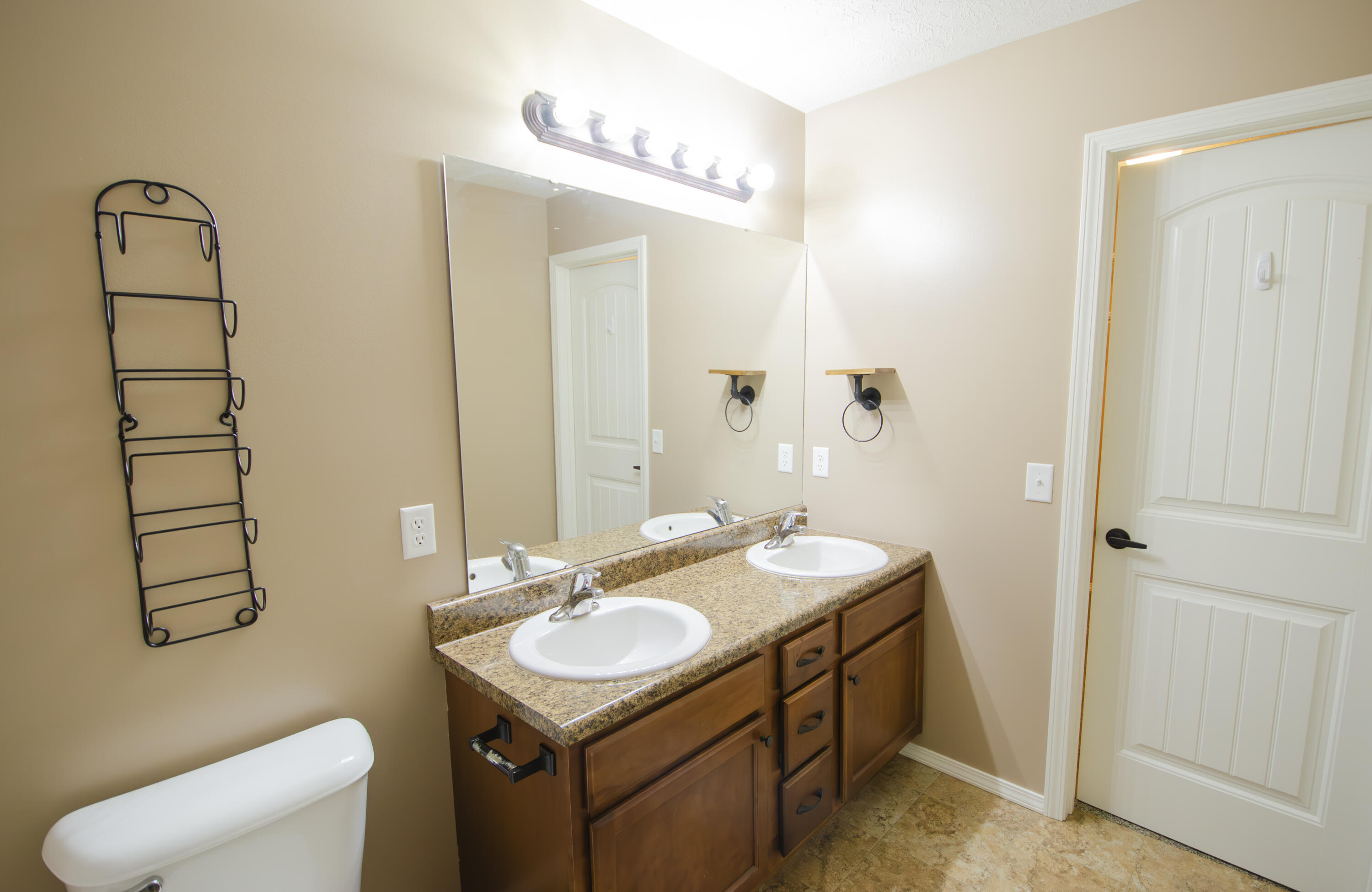 714 W Christopher Lane