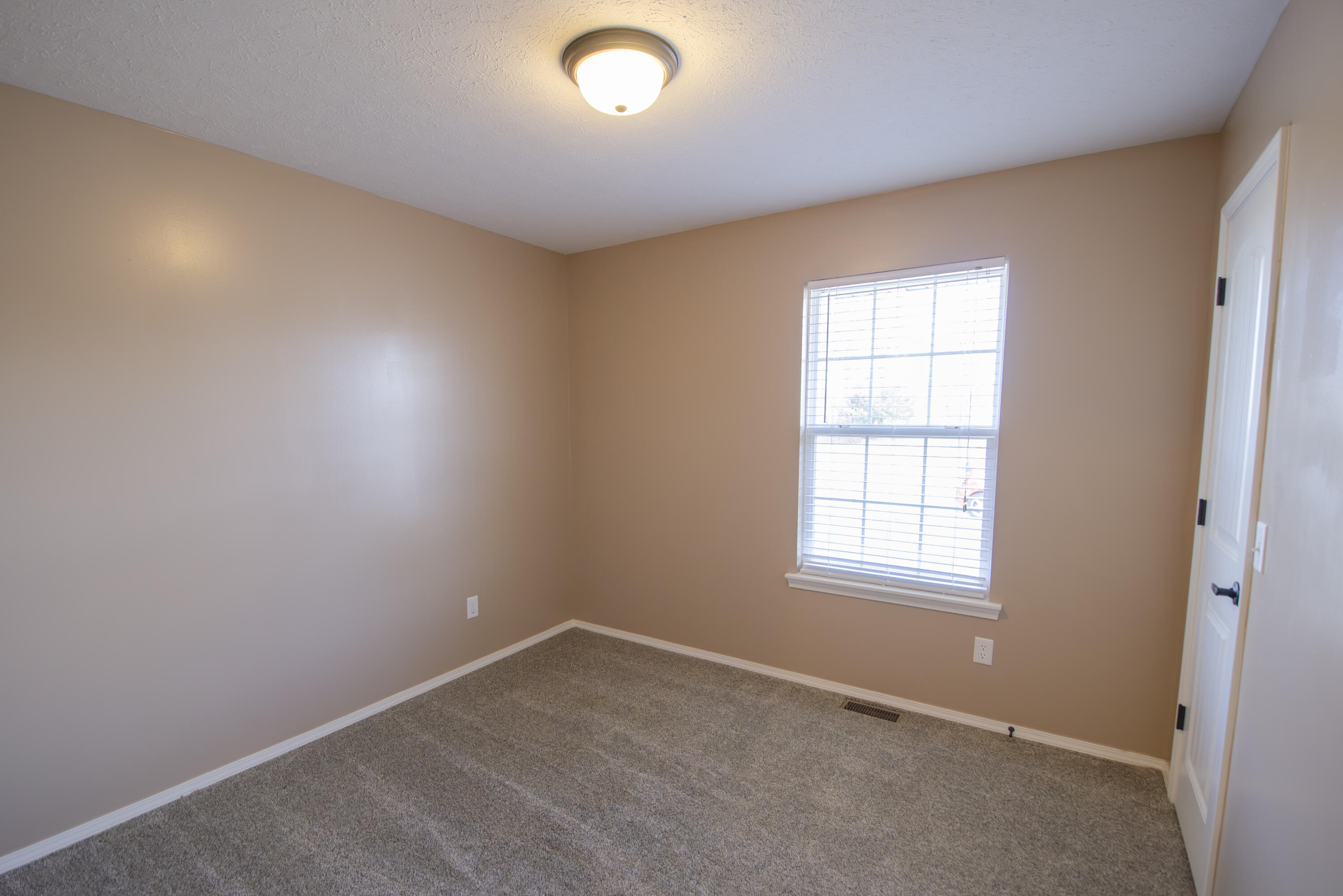 714 W Christopher Lane