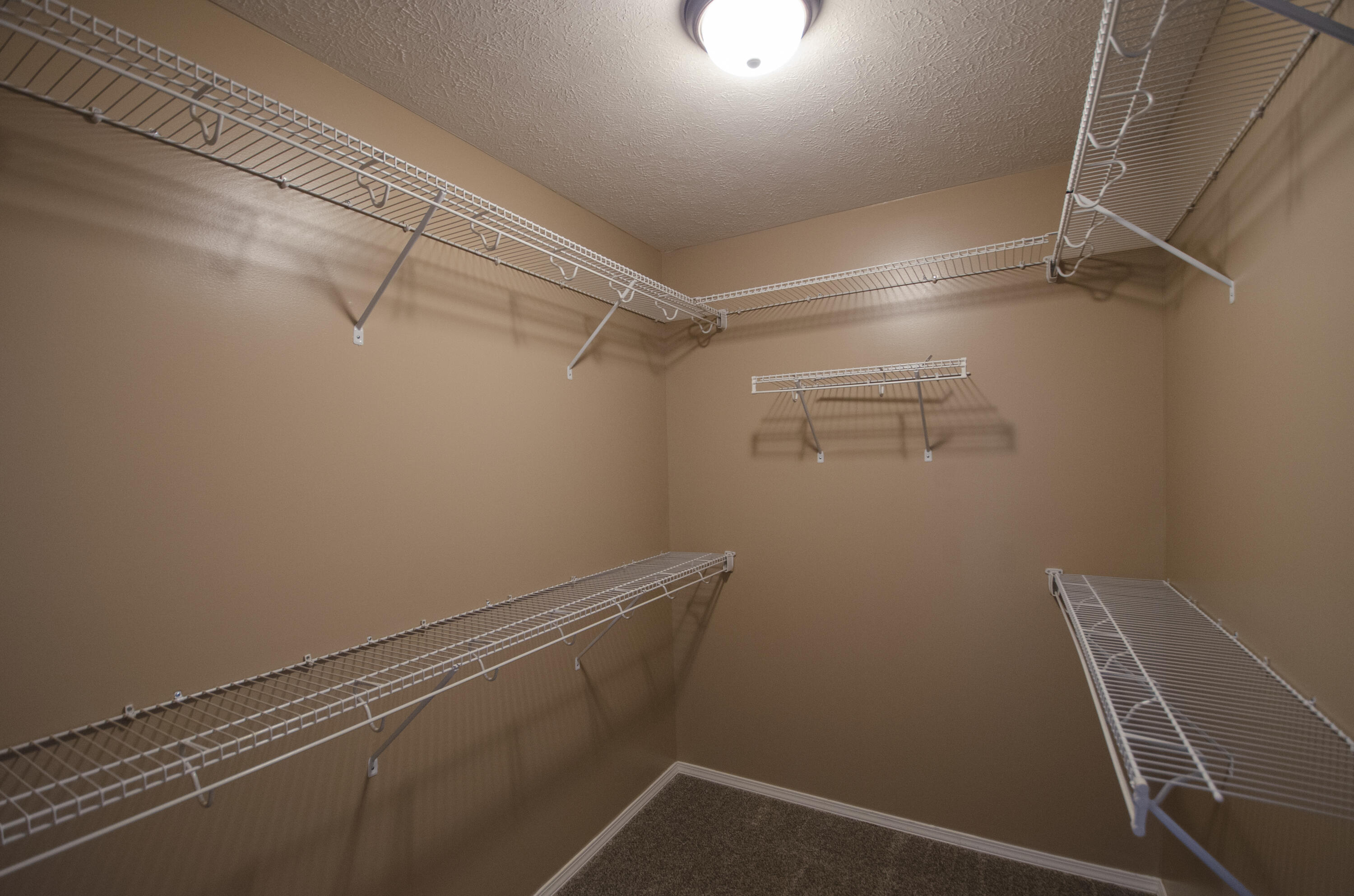 714 W Christopher Lane