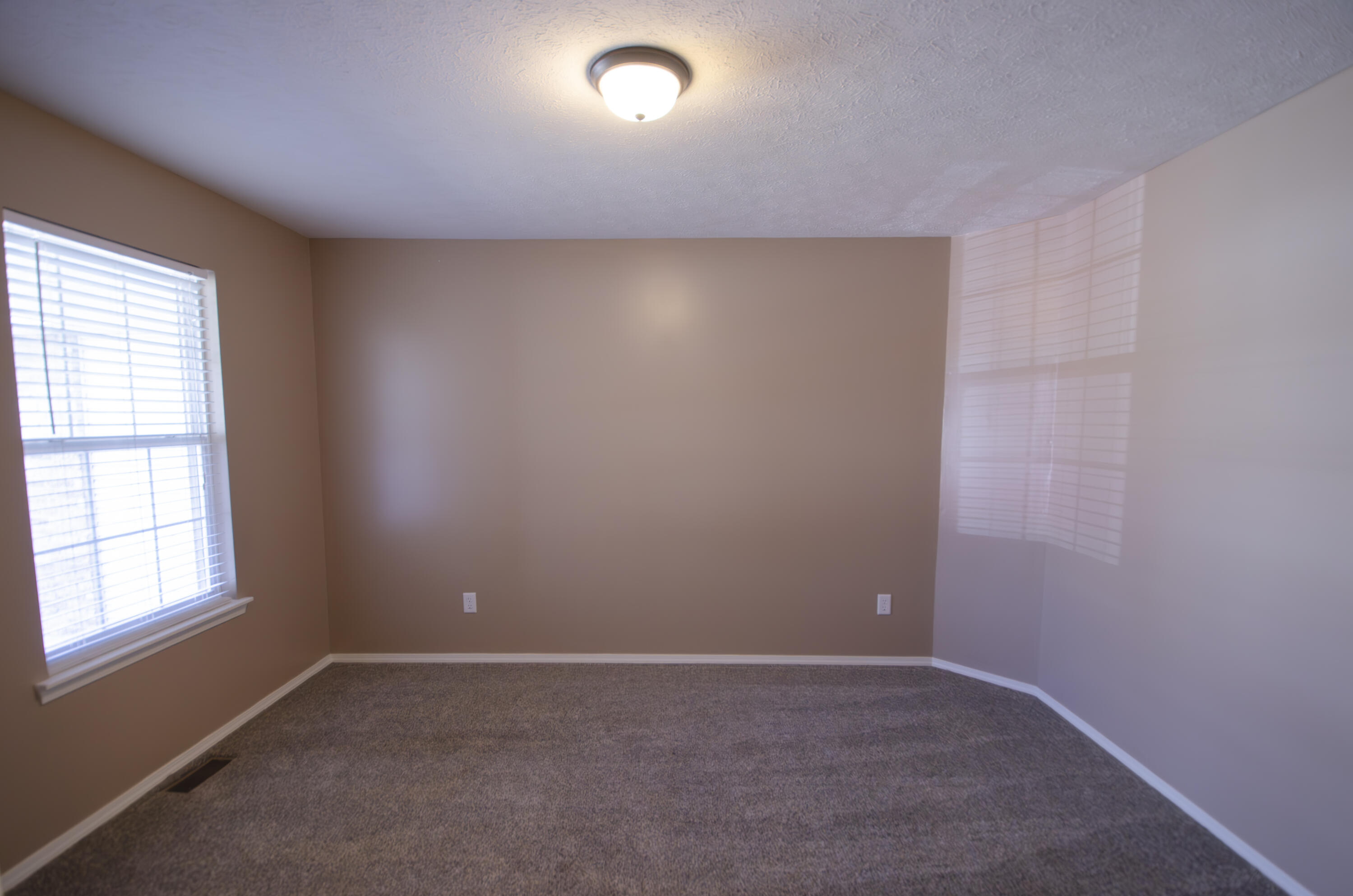 714 W Christopher Lane