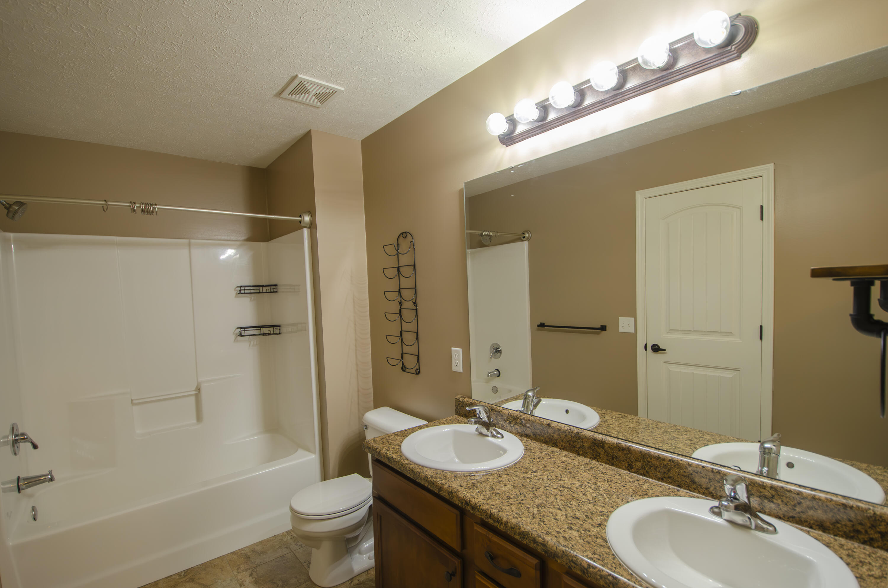 714 W Christopher Lane