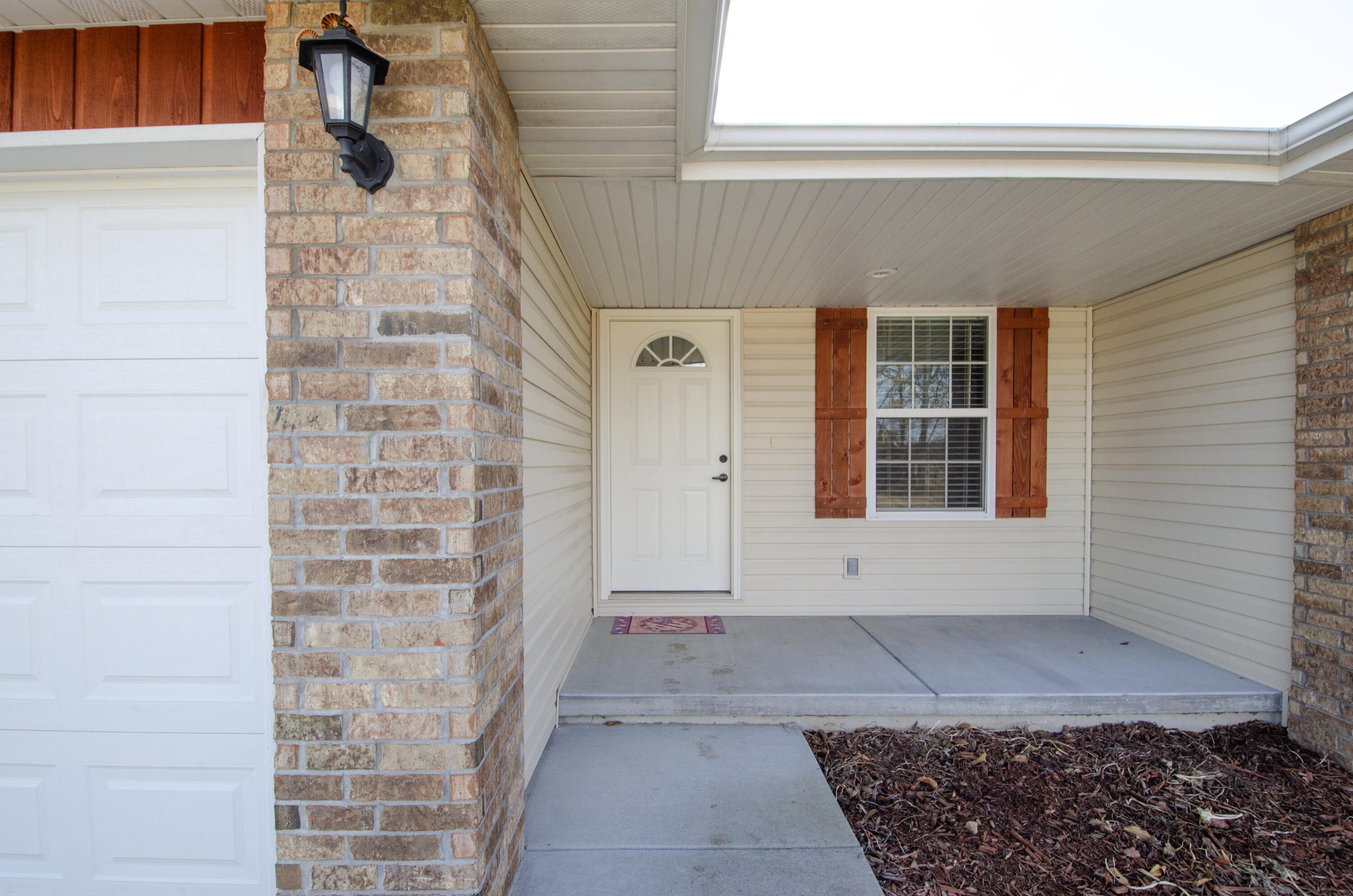 714 W Christopher Lane