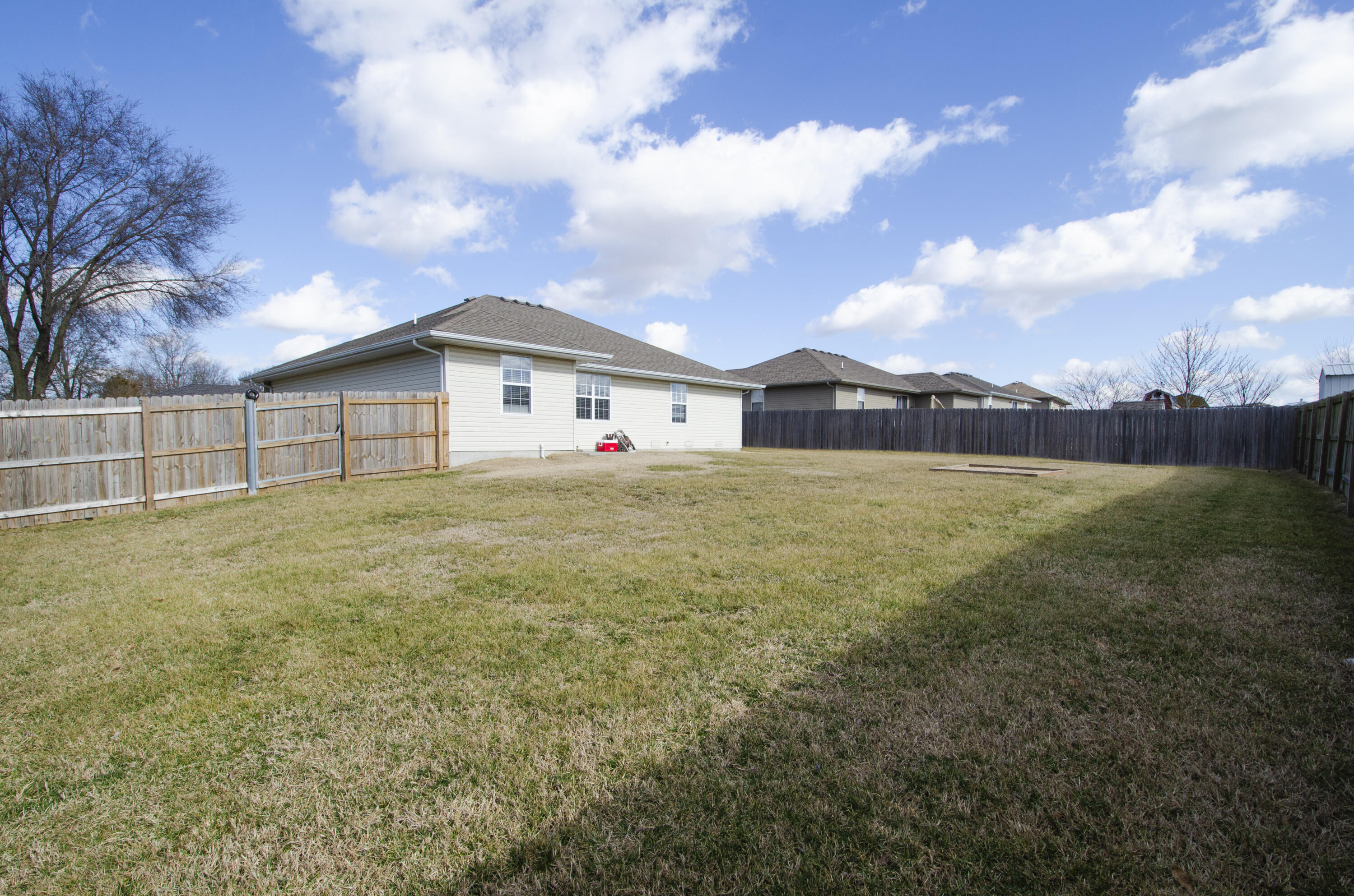 714 W Christopher Lane