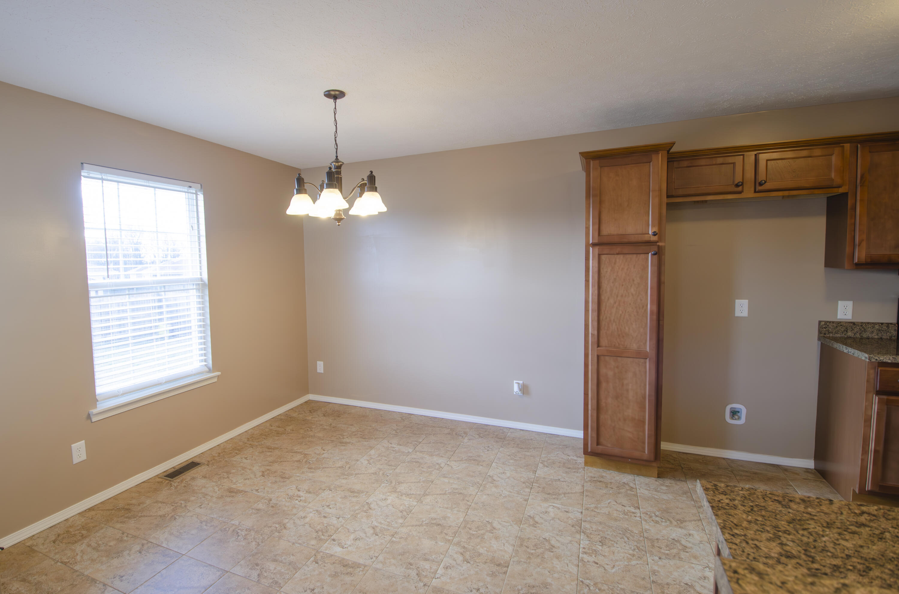 714 W Christopher Lane