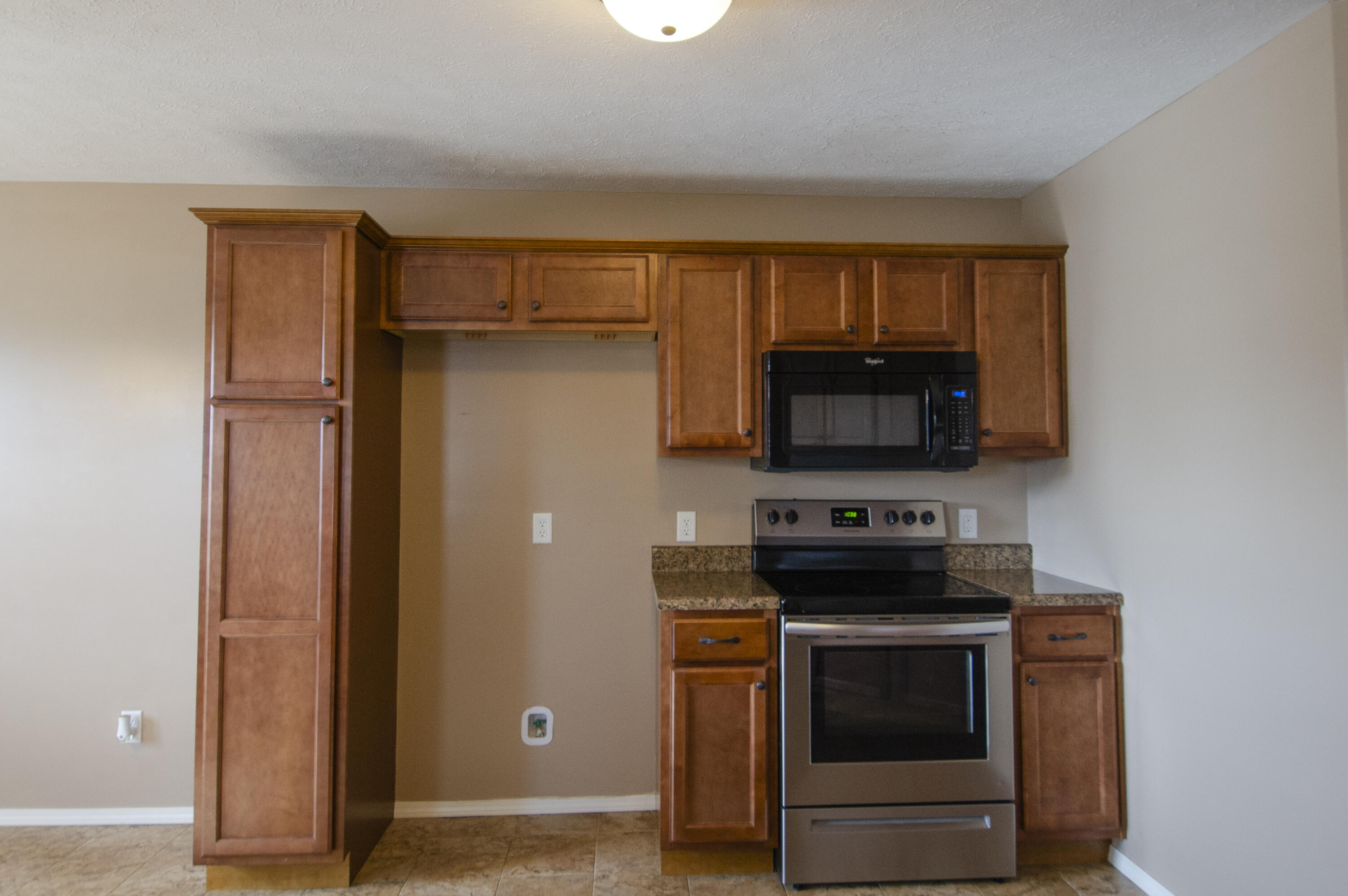 714 W Christopher Lane