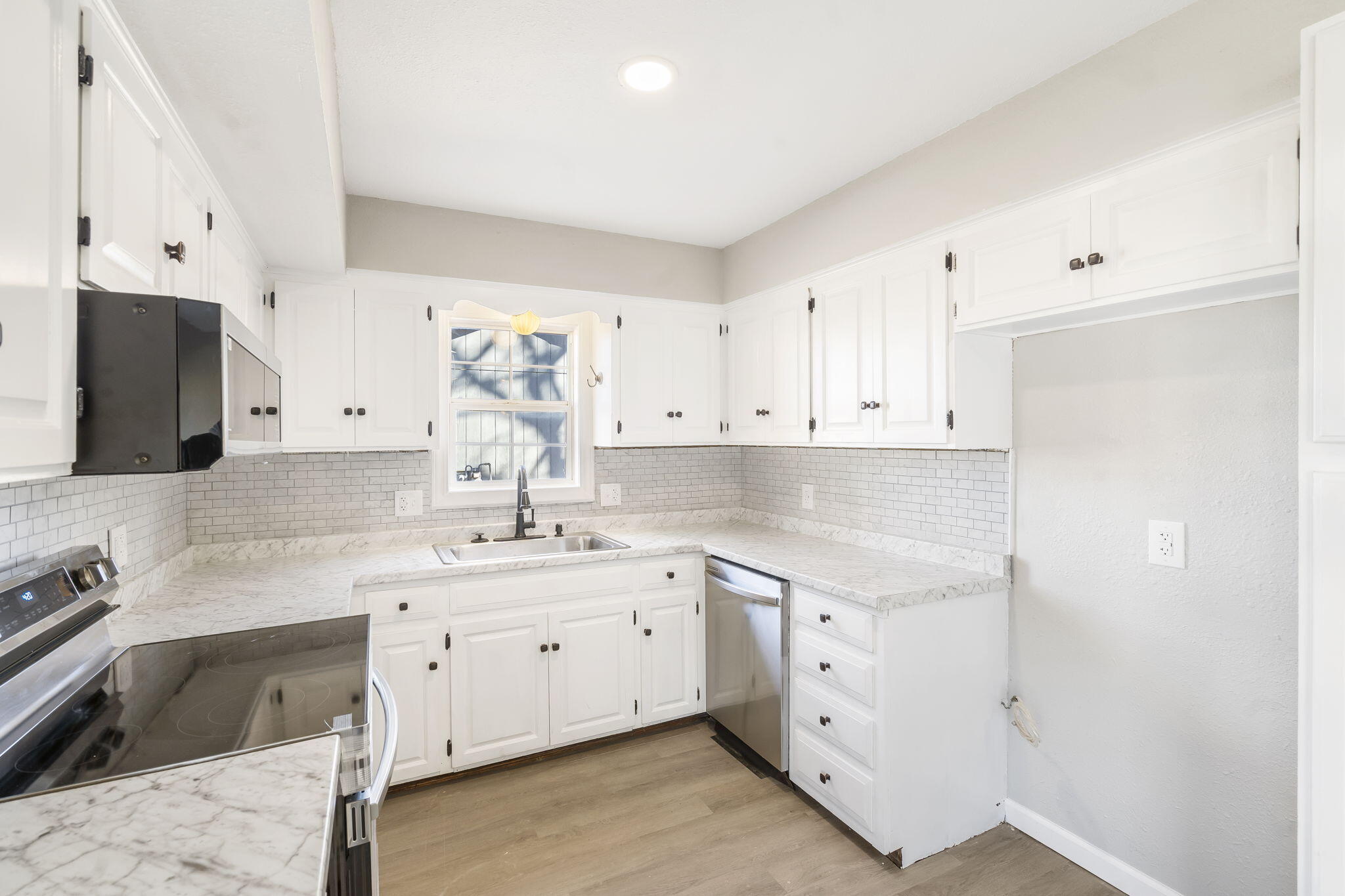 3115 W Edward Street