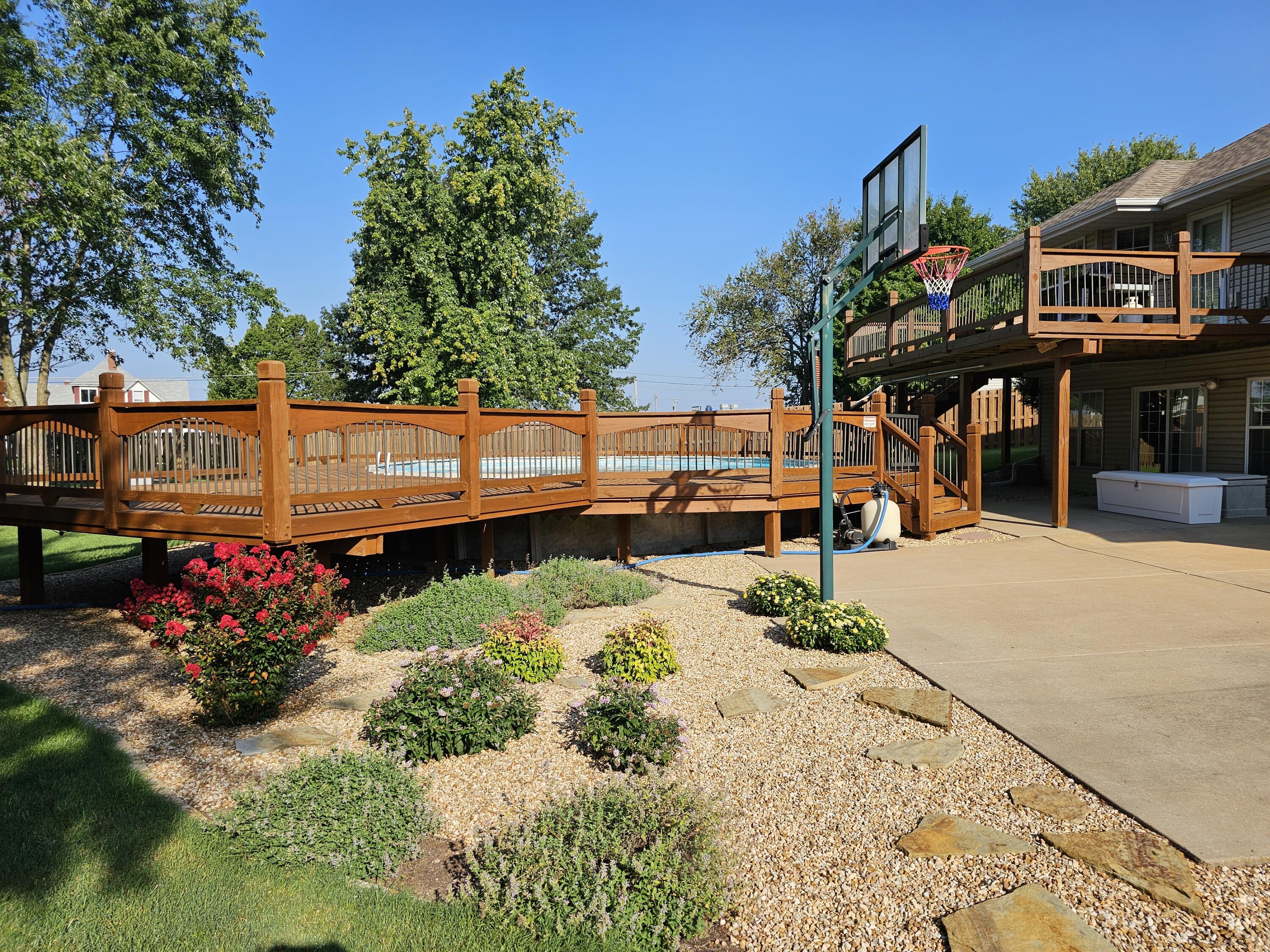 5102 North Graybrooke Drive