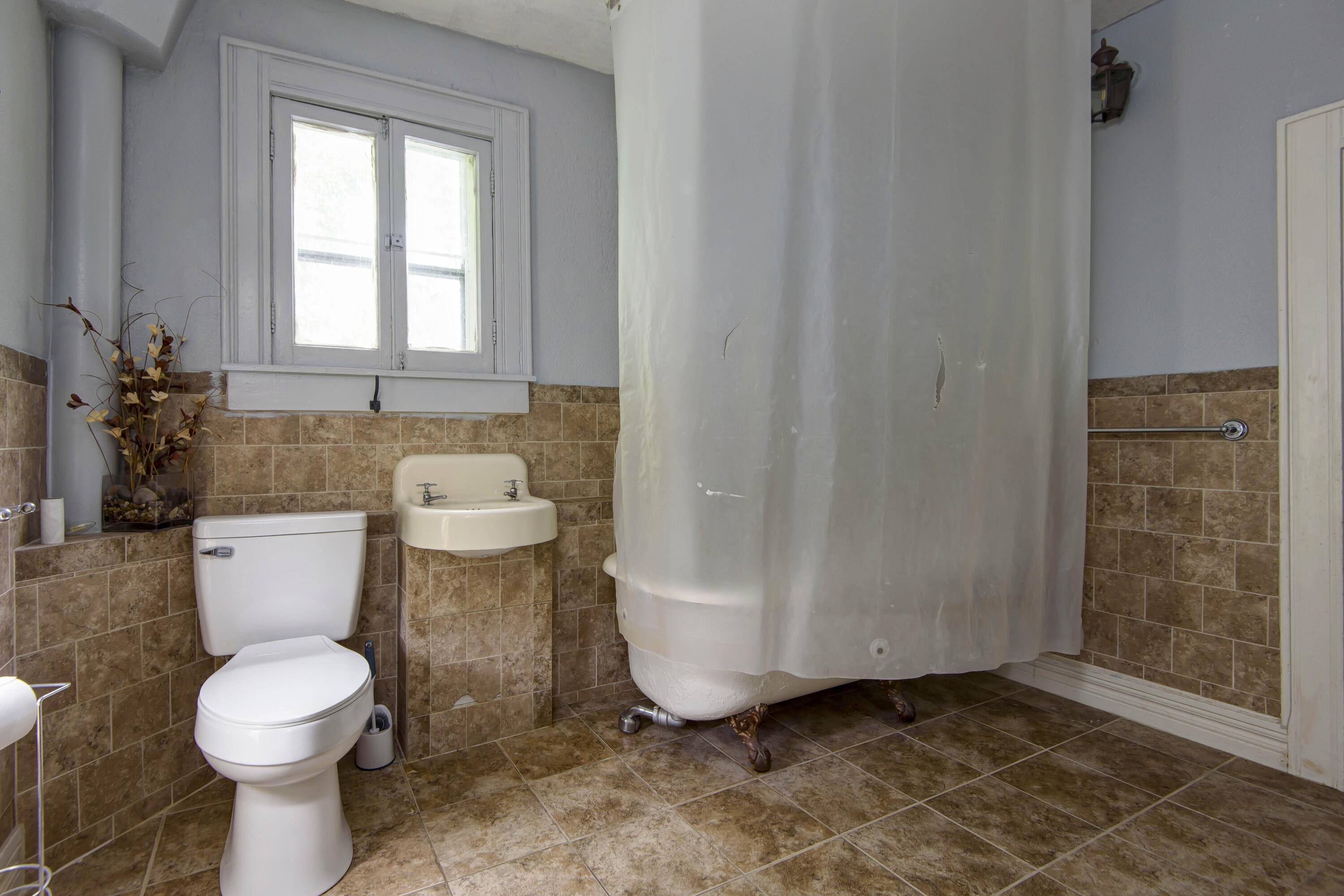 2258 N Benton Avenue