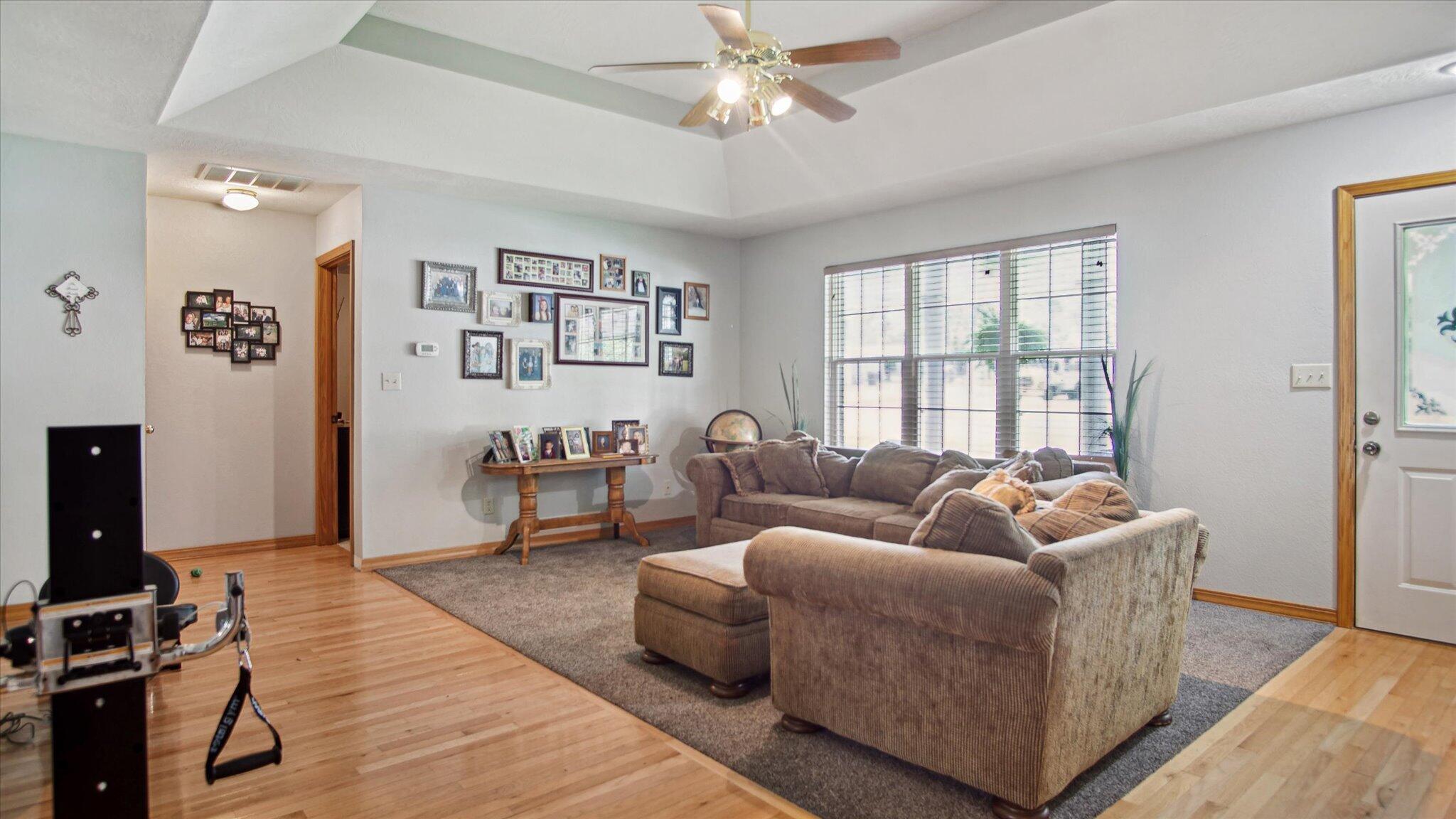 1302 E Primrose Lane