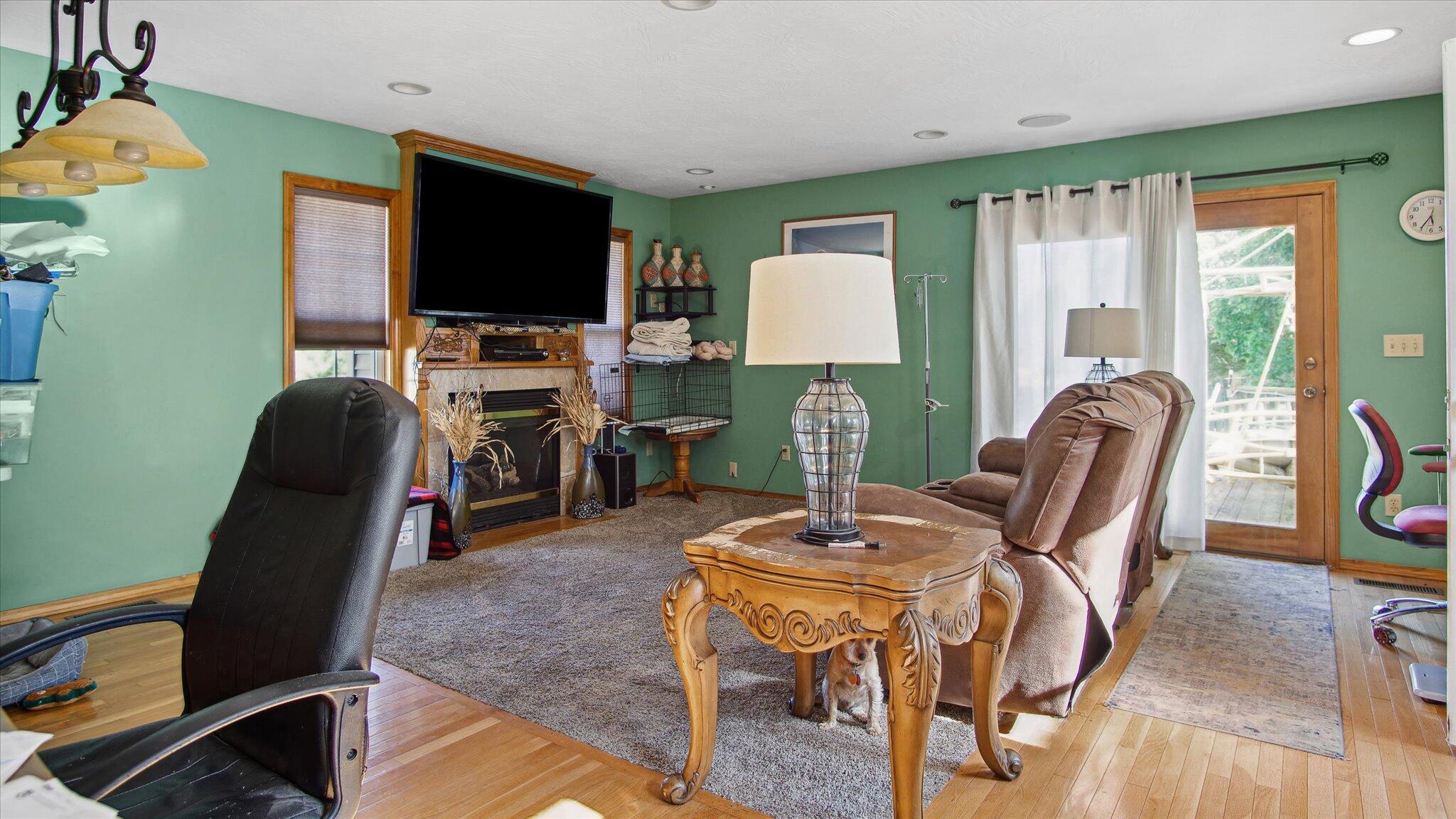 1302 E Primrose Lane