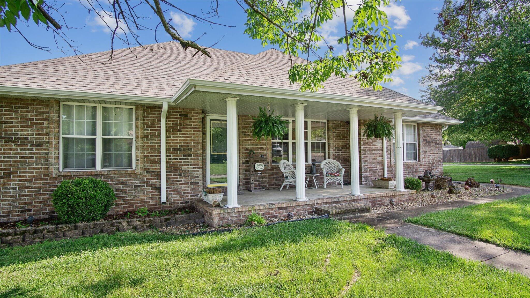 1302 E Primrose Lane