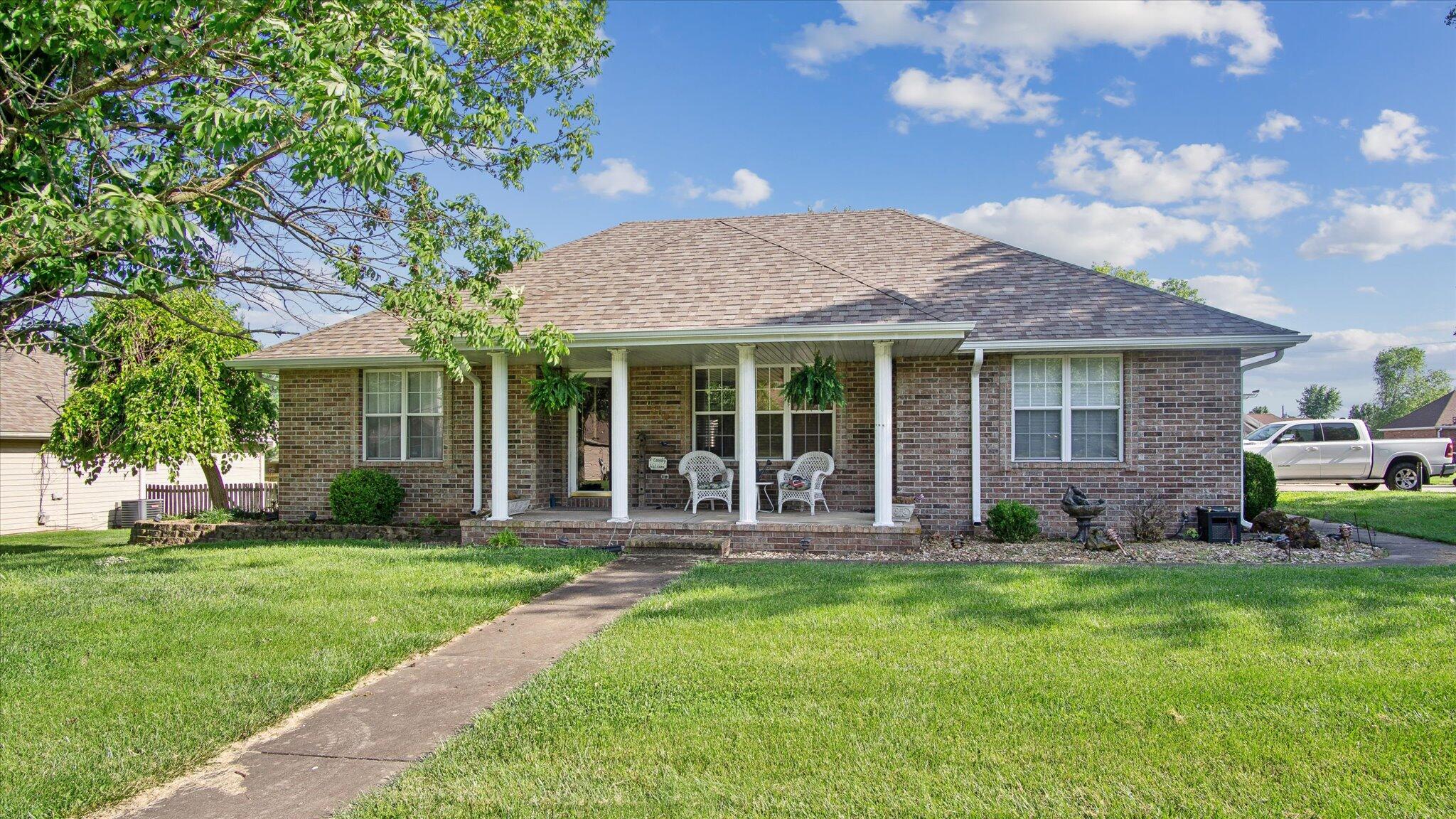 1302 E Primrose Lane