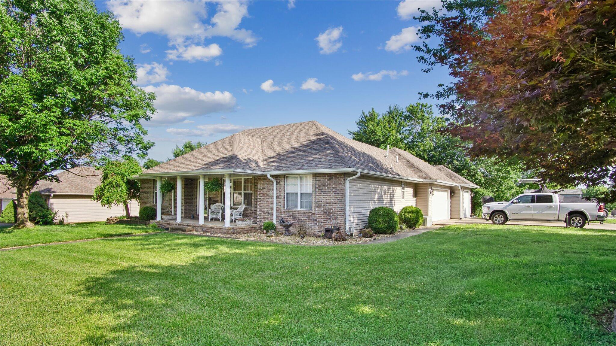 1302 E Primrose Lane