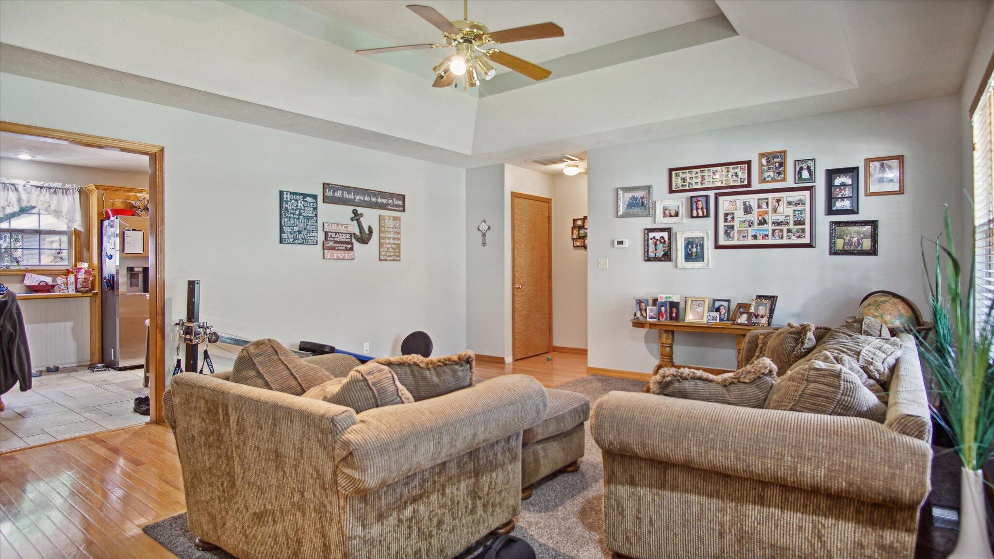 1302 E Primrose Lane