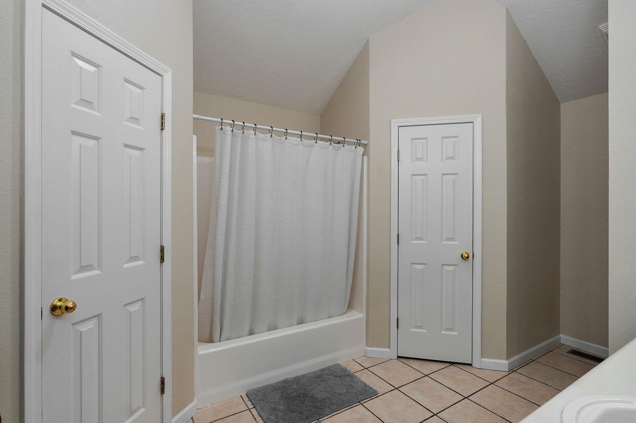 2613 E Moonlight Street